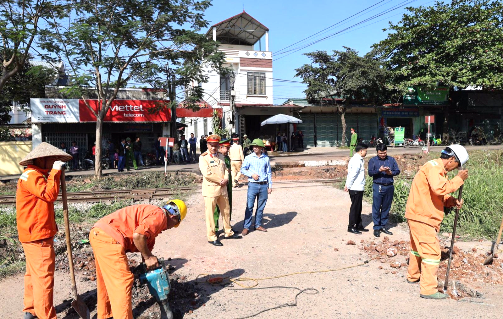 Bắc Ninh: Xóa bỏ 31 lối đi tự mở qua đường sắt- Ảnh 2. Bắc Ninh: Xóa bỏ 31 lối đi tự mở qua đường sắt- Ảnh 2.