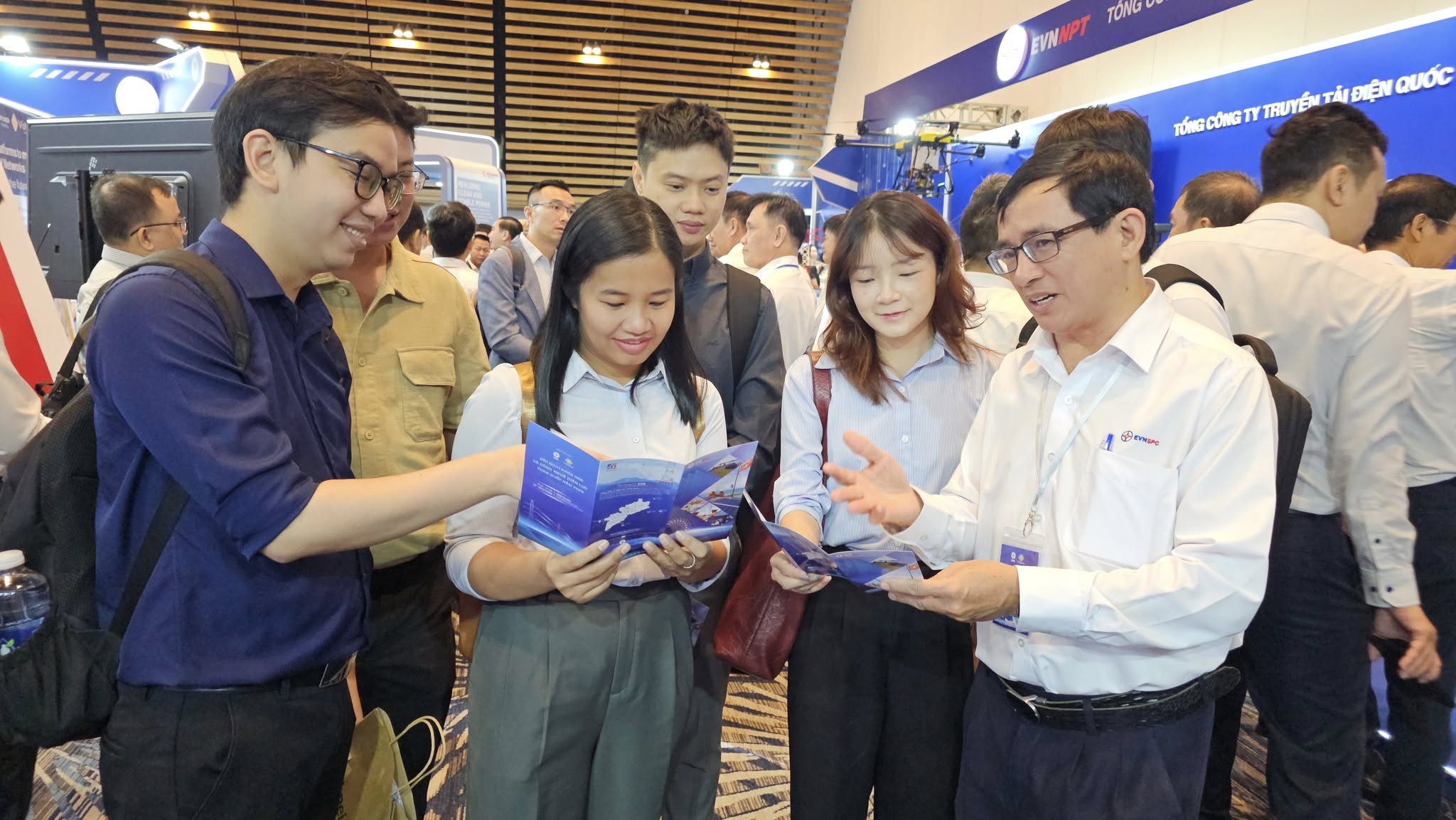 EVNSPC gây ấn tượng tại Hội nghị khoa học công nghệ ngành Điện lực toàn quốc- Ảnh 3.