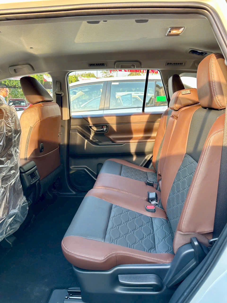 Thấp hơn gần 100 triệu đồng, Toyota Innova Cross bản thấp kém gì so với bản cao?- Ảnh 3.