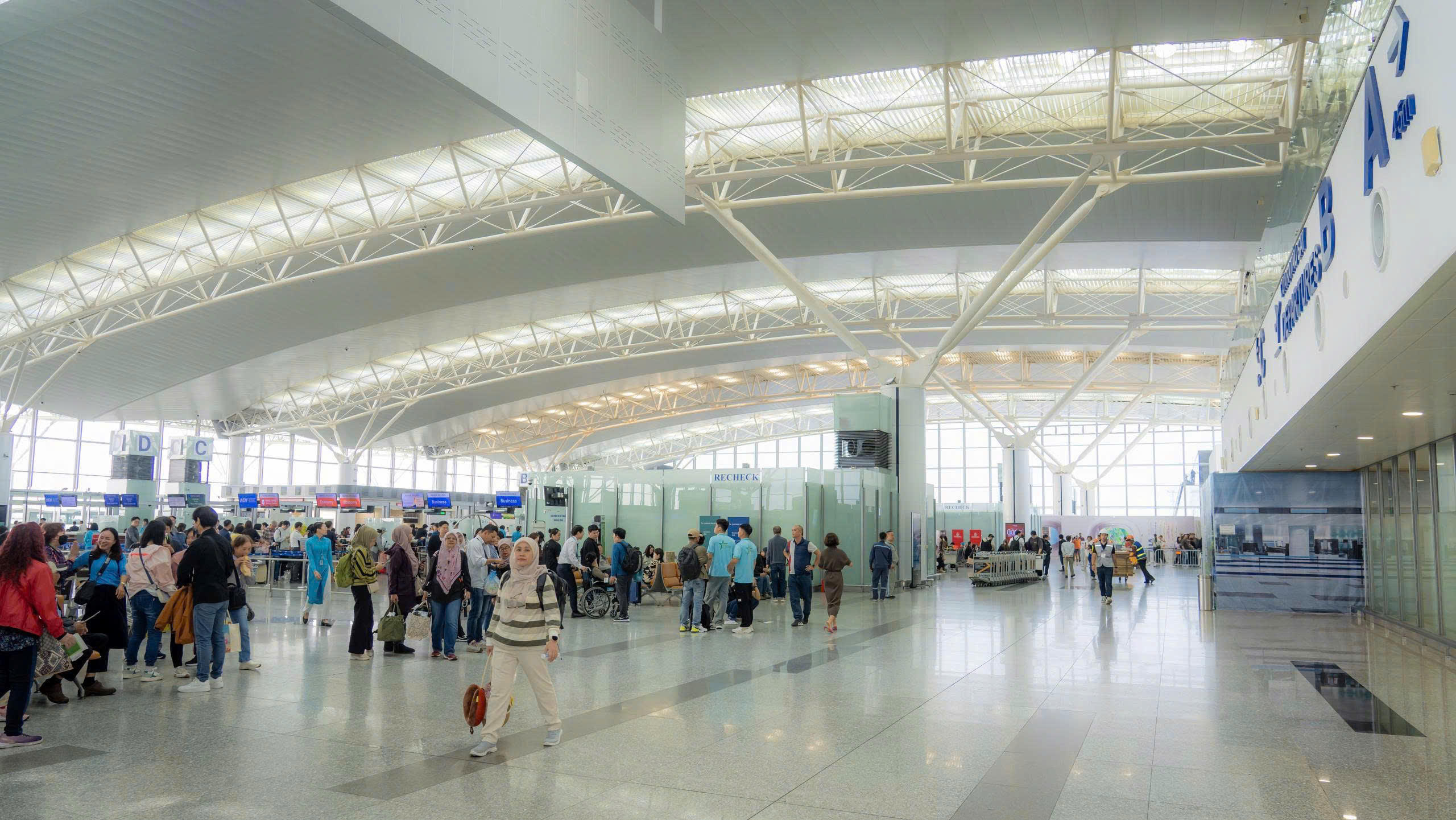 Nhà ga T2 Nội Bài sau mở rộng, nâng cấp hiện đại cỡ nào?- Ảnh 1.