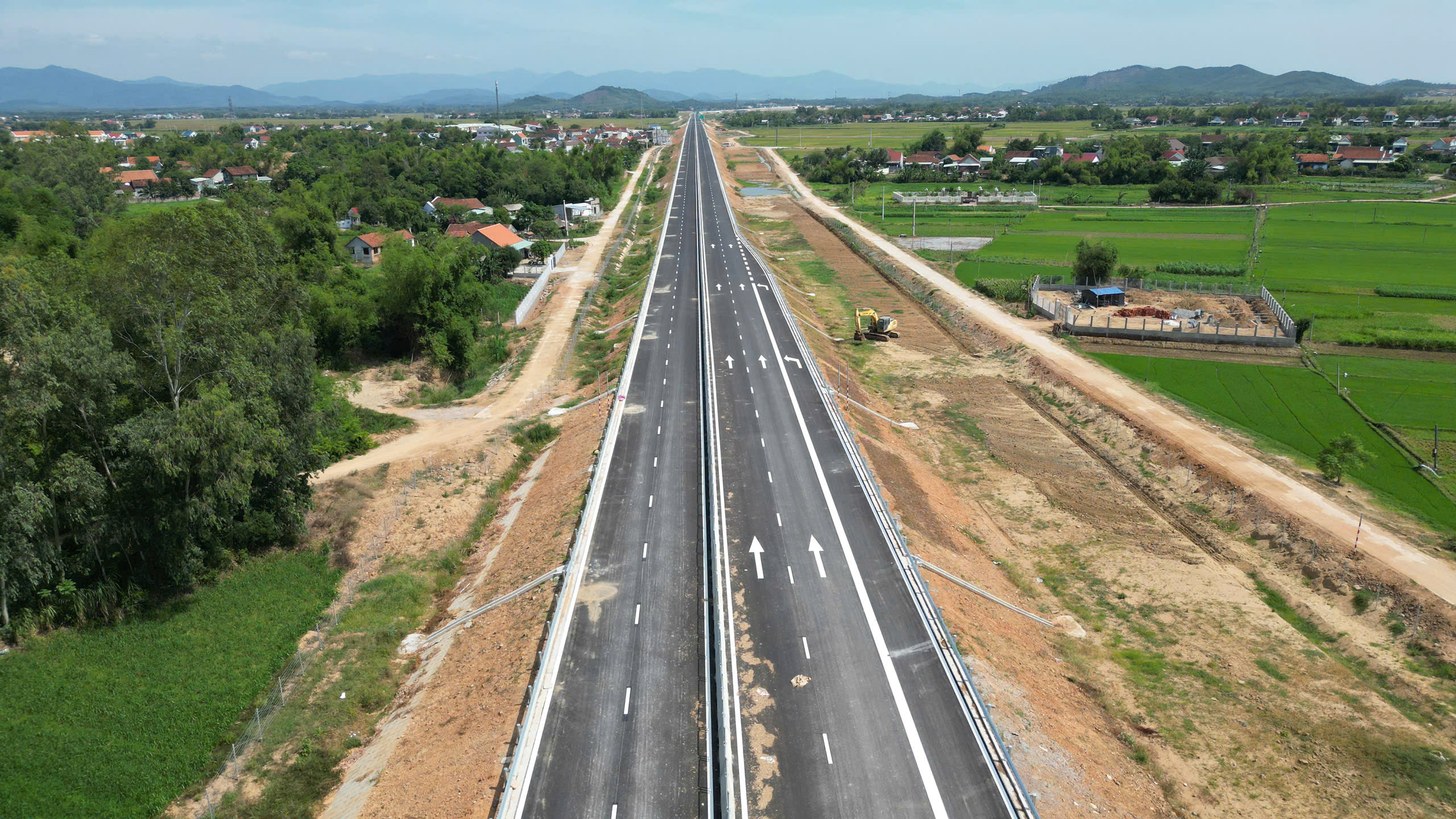 Gia Lai siết tiến độ cao tốc Quy Nhơn - Pleiku, đường sắt tốc độ cao- Ảnh 1. Gia Lai siết tiến độ cao tốc Quy Nhơn - Pleiku, đường sắt tốc độ cao- Ảnh 1.