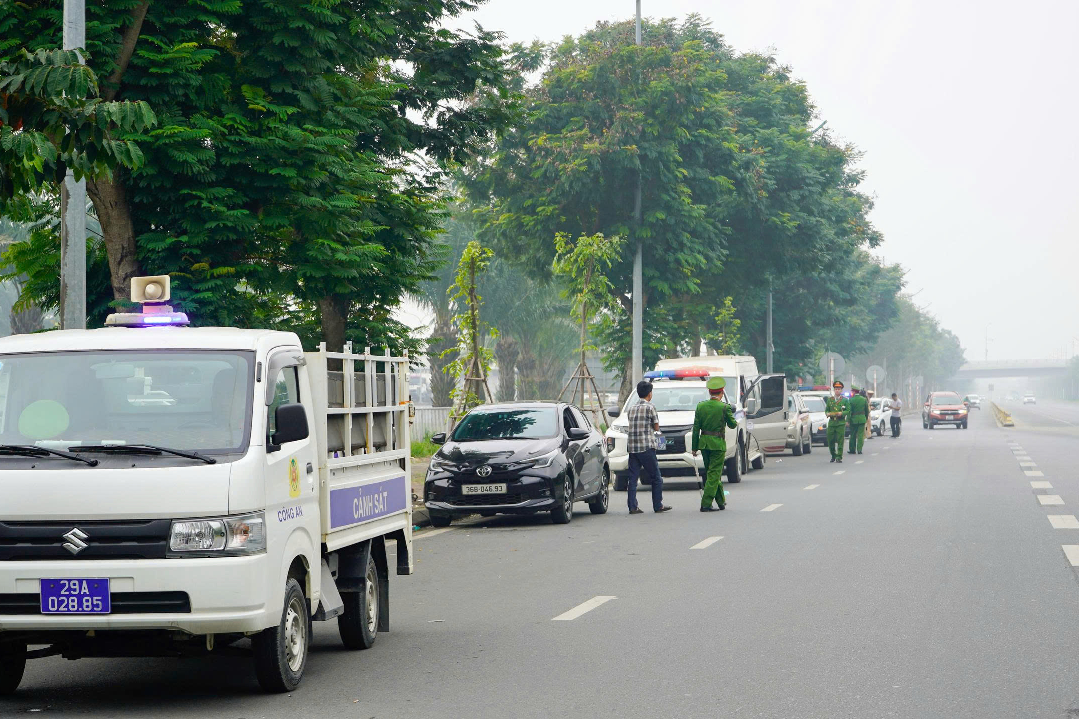 Hà Nội: Đề xuất lắp camera phạt nguội ô tô dừng, đỗ tràn lan tại sân bay Nội Bài- Ảnh 1. Hà Nội: Đề xuất lắp camera phạt nguội ô tô dừng, đỗ tràn lan tại sân bay Nội Bài- Ảnh 1.