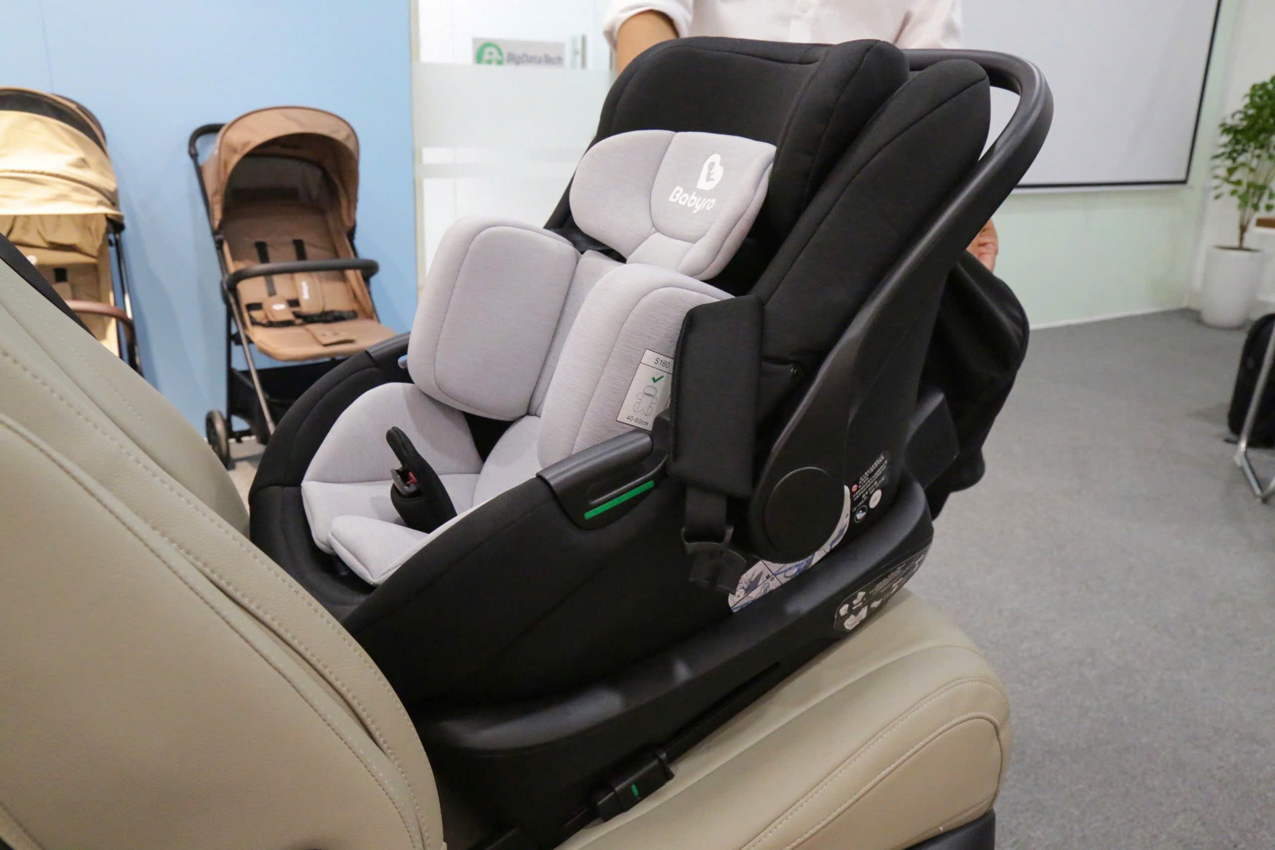 Cục CSGT: Ô tô kinh doanh vận tải hành khách không cần lắp ghế an toàn cho trẻ em- Ảnh 1. Cục CSGT: Ô tô kinh doanh vận tải hành khách không cần lắp ghế an toàn cho trẻ em- Ảnh 1.