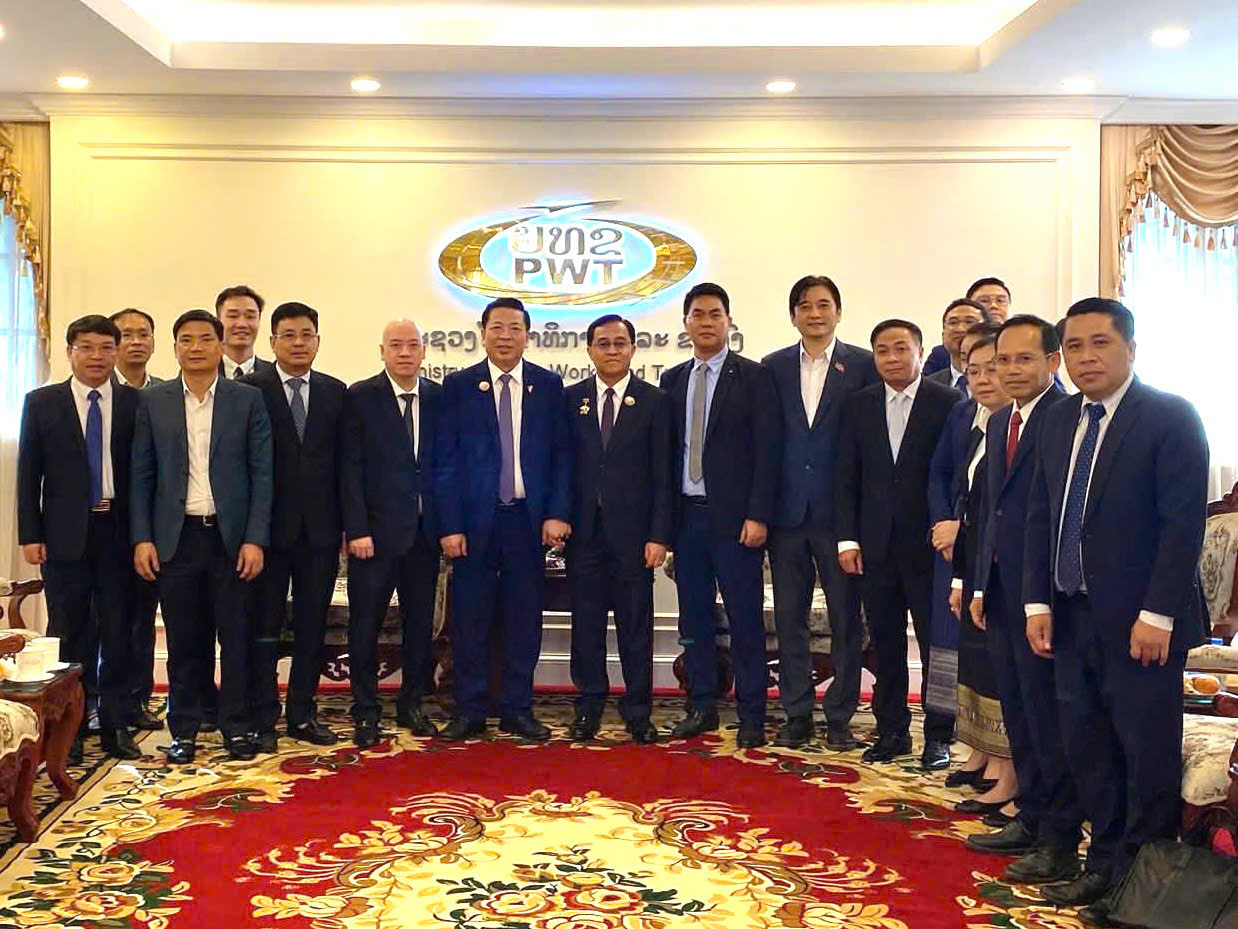 Bộ trưởng Trần Hồng Minh làm việc với Bộ trưởng Công chính và Vận tải Lào Leklay Sivilay- Ảnh 2.