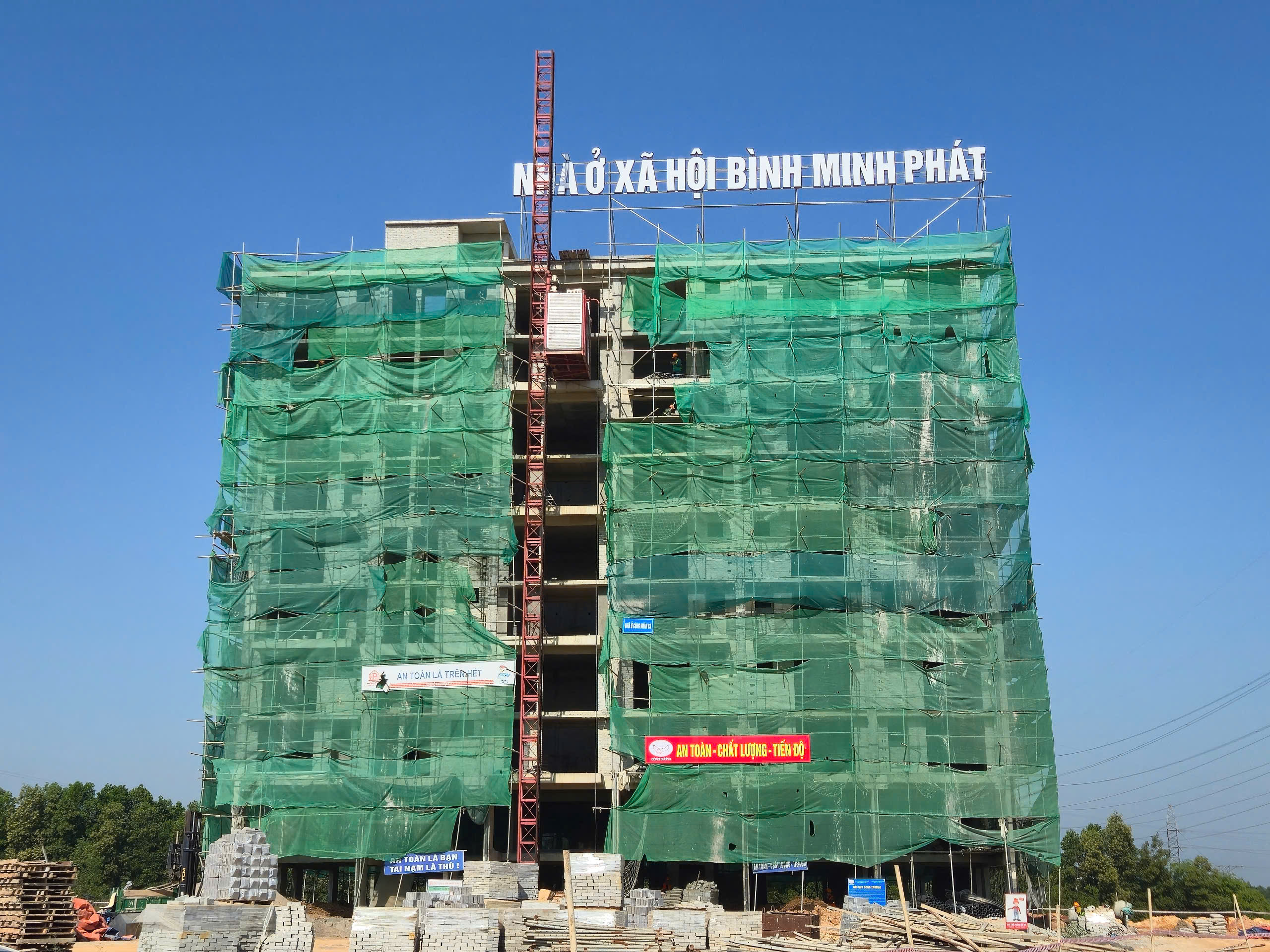 Áp dụng "luồng xanh 24 giờ", Thái Nguyên phấn đấu hoàn thành hơn 3.400 căn nhà ở xã hội- Ảnh 2.