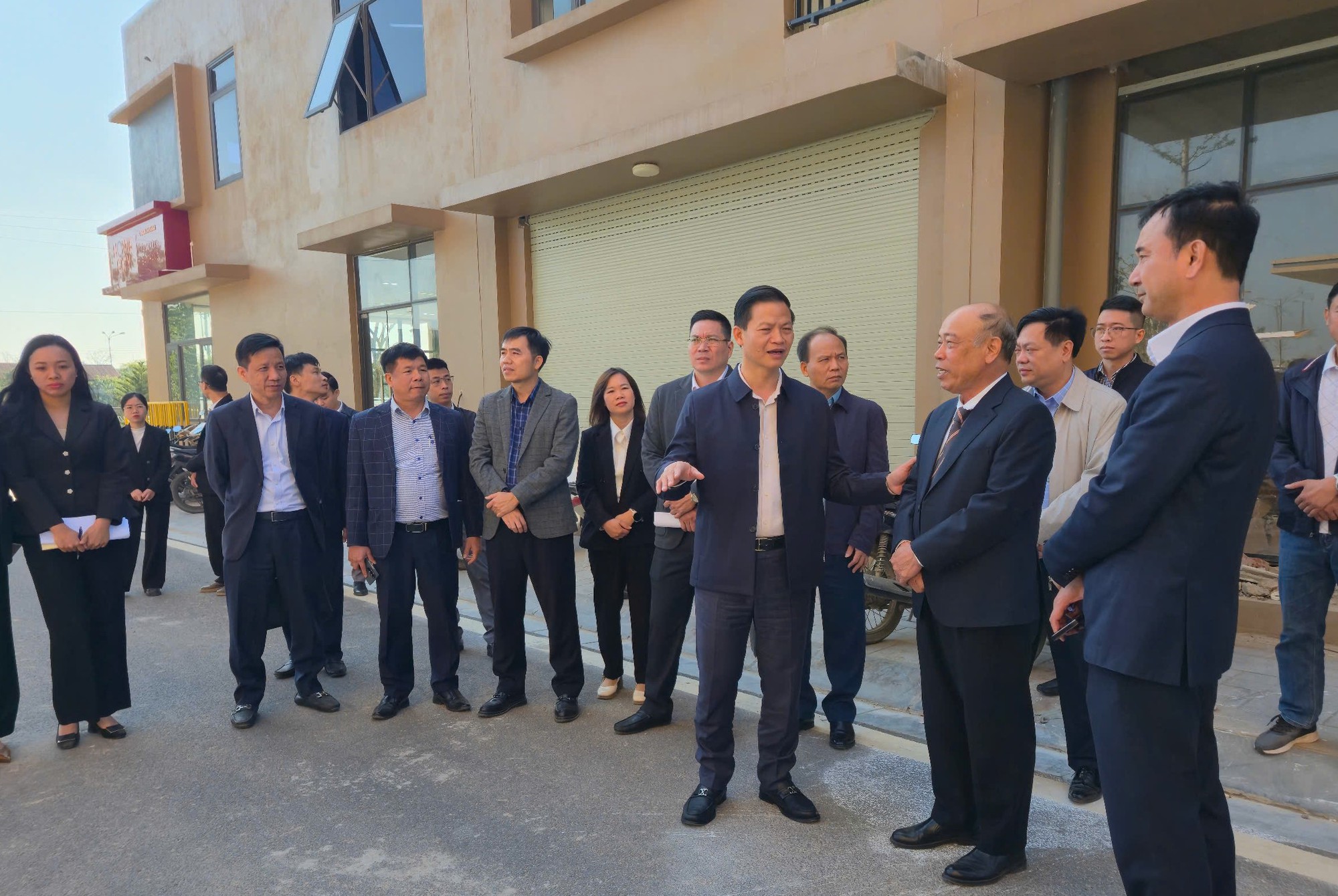 Áp dụng "luồng xanh 24 giờ", Thái Nguyên phấn đấu hoàn thành hơn 3.400 căn nhà ở xã hội- Ảnh 1.