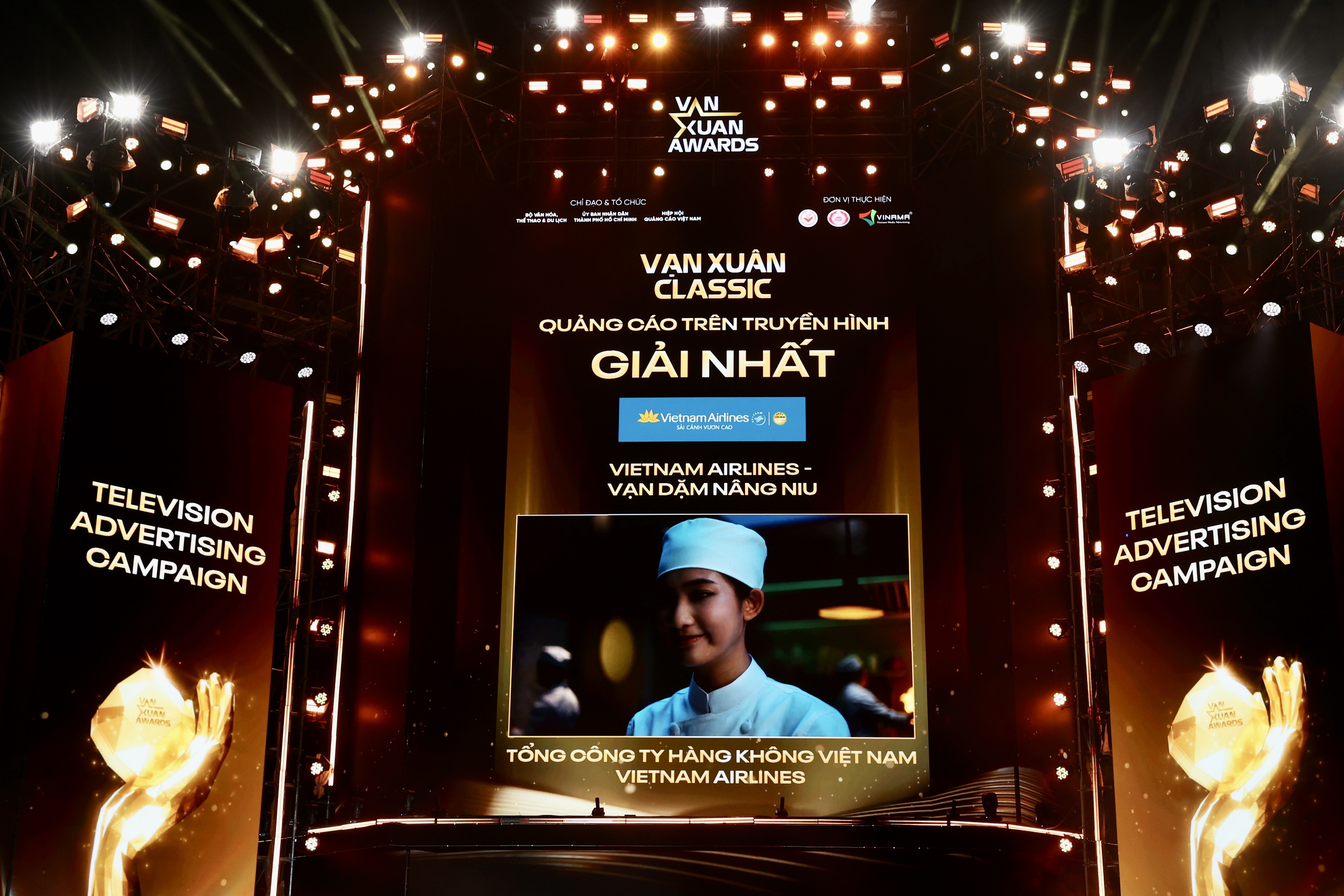 Vietnam Airlines được vinh danh tại Lễ trao giải Quảng cáo sáng tạo - Vạn Xuân Awards 2025- Ảnh 1. Vietnam Airlines được vinh danh tại Lễ trao giải Quảng cáo sáng tạo - Vạn Xuân Awards 2025- Ảnh 1.