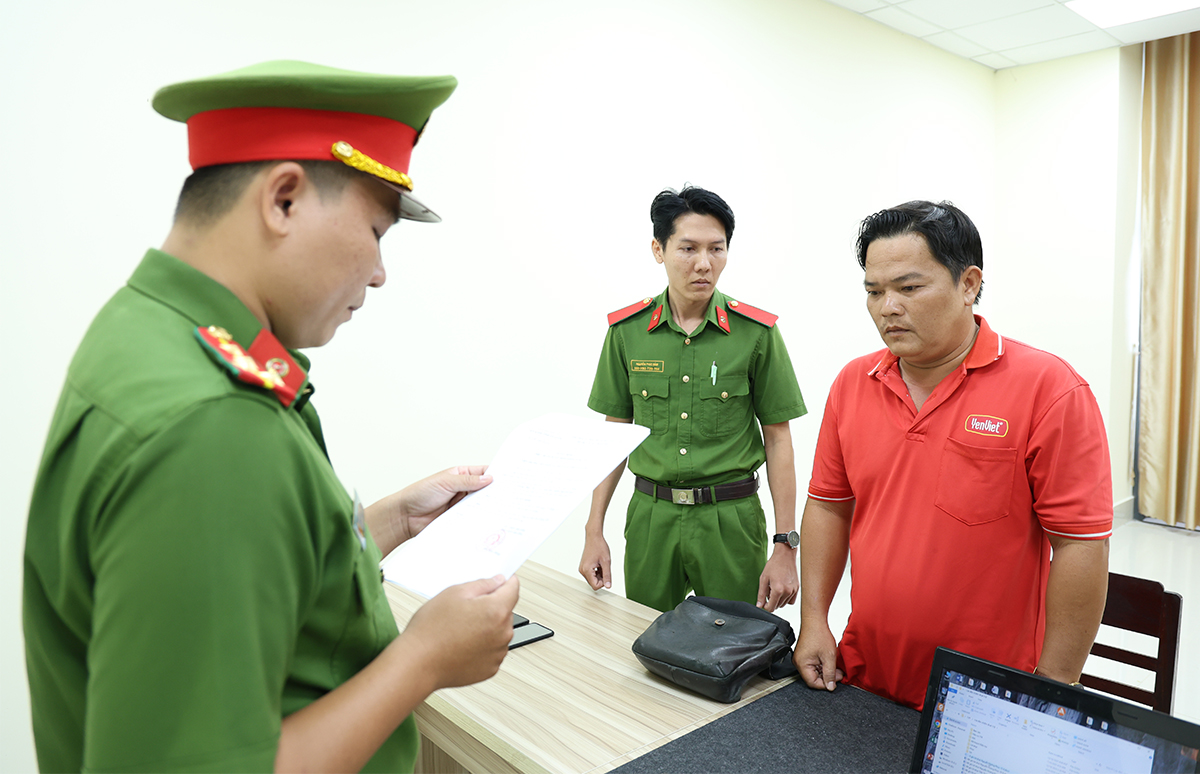 Vụ nh&acirc;n vi&ecirc;n ng&acirc;n h&agrave;ng ở An Giang lừa đảo 3 tỷ đồng chơi tiền ảo: Tạm giam th&ecirc;m đối tượng- Ảnh 1.