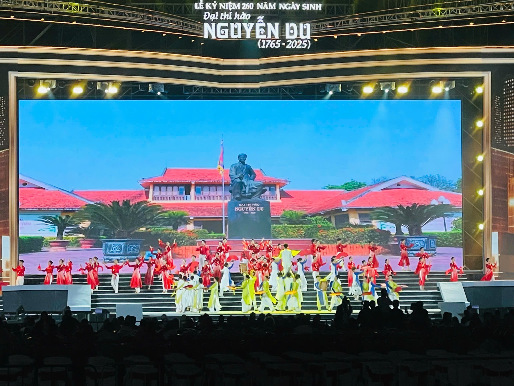 H&agrave; Tĩnh: Long trọng kỷ niệm 260 năm ng&agrave;y sinh Đại thi h&agrave;o Nguyễn Du- Ảnh 1.