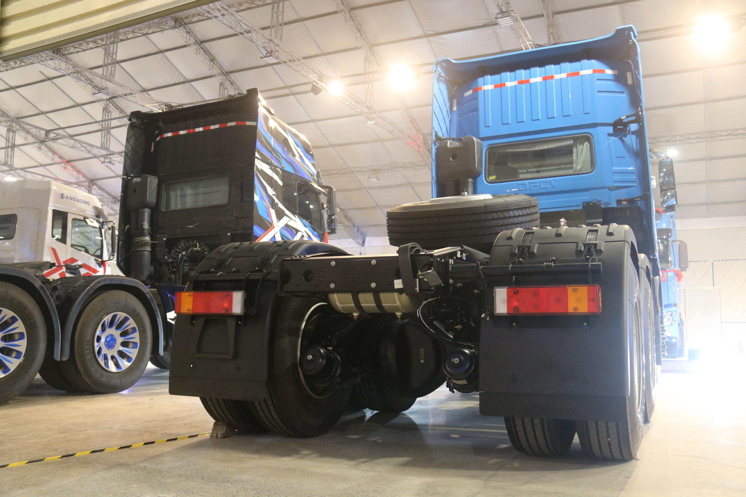 Ra mắt xe đầu kéo công suất lớn, giá từ 1,41 tỷ đồng- Ảnh 4.