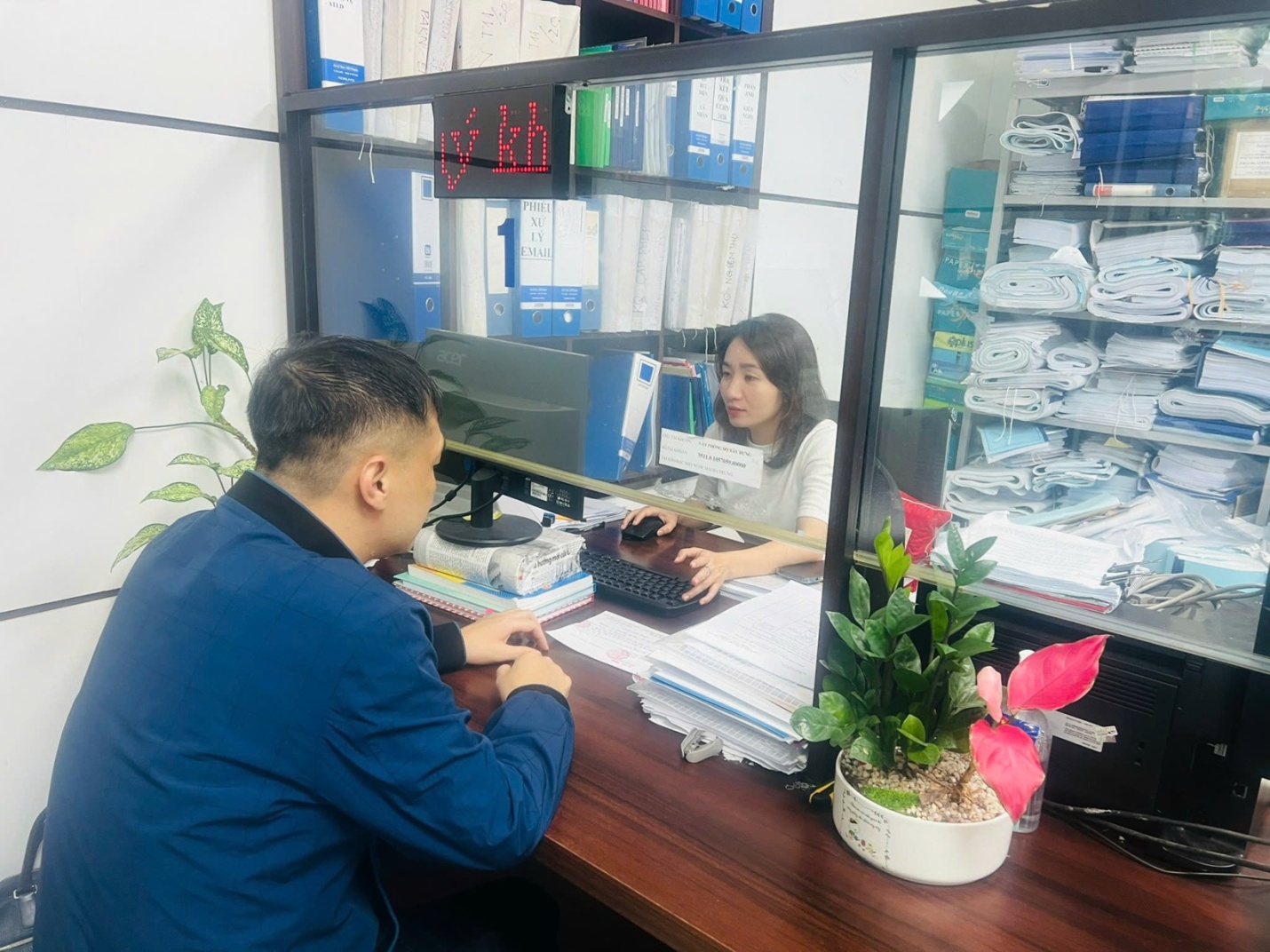 Theo kết quả đ&aacute;nh gi&aacute; tr&ecirc;n Cổng dịch vụ c&ocirc;ng quốc gia, Bộ X&acirc;y dựng li&ecirc;n tục xếp hạng Nhất trong khối c&aacute;c bộ, ng&agrave;nh về chất lượng cung cấp dịch vụ c&ocirc;ng năm 2025.