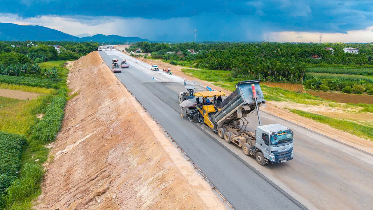 Bộ X&acirc;y dựng tăng tốc giải ng&acirc;n đầu tư c&ocirc;ng, nhiều dự &aacute;n trọng điểm về đ&iacute;ch sớm- Ảnh 1.