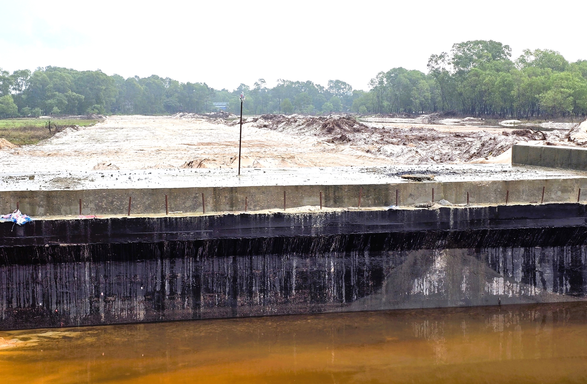 Cận cảnh dự &aacute;n 600 tỷ đồng ở Quảng Trị c&ograve;n ngổn ngang, kh&oacute; ho&agrave;n th&agrave;nh trong năm 2025- Ảnh 11.