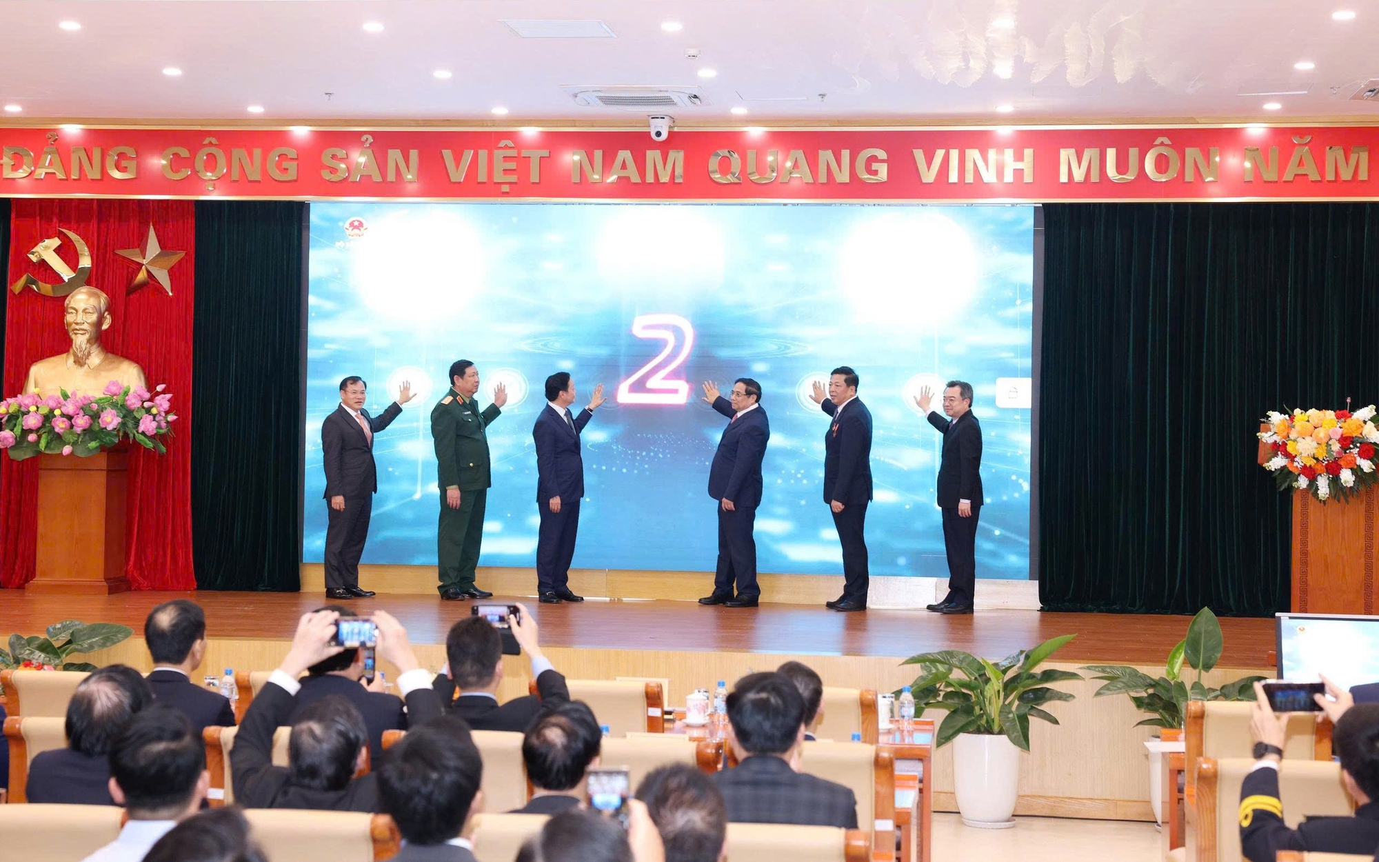 Thủ tướng Phạm Minh Ch&iacute;nh ph&aacute;t lệnh vận h&agrave;nh c&aacute;c nền tảng số trọng điểm ng&agrave;nh X&acirc;y dựng