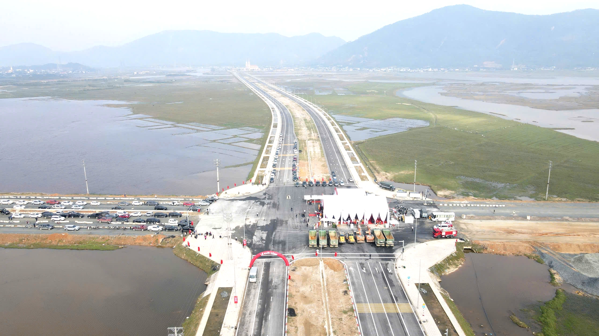 H&agrave; Tĩnh: Gỡ n&uacute;t thắt giải ph&oacute;ng mặt bằng để tăng tốc dự &aacute;n ở khu kinh tế Vũng &Aacute;ng- Ảnh 1.