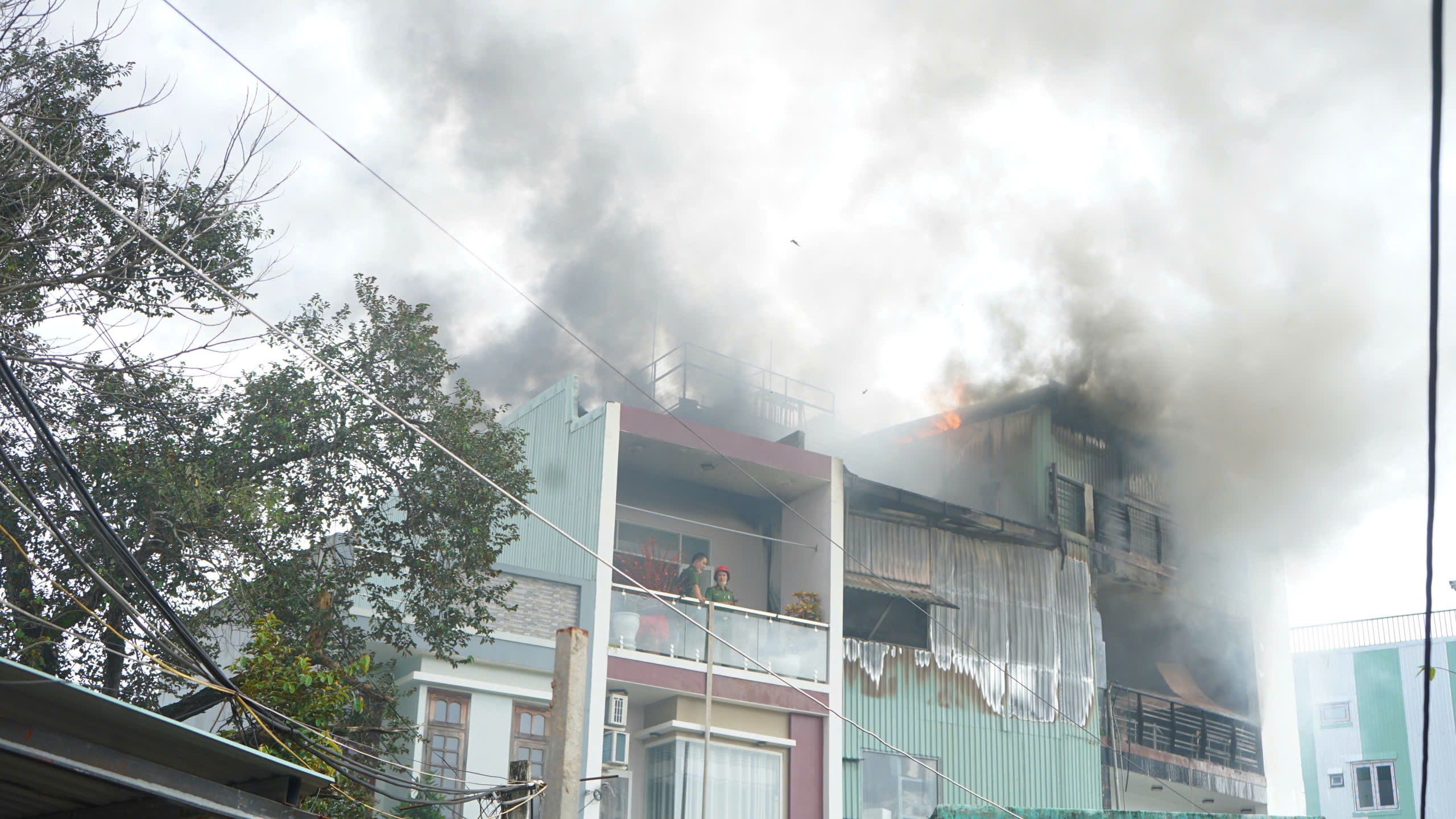 Ch&aacute;y nh&agrave; 4 tầng trong khu d&acirc;n cư ở Đ&agrave; Nẵng- Ảnh 1.