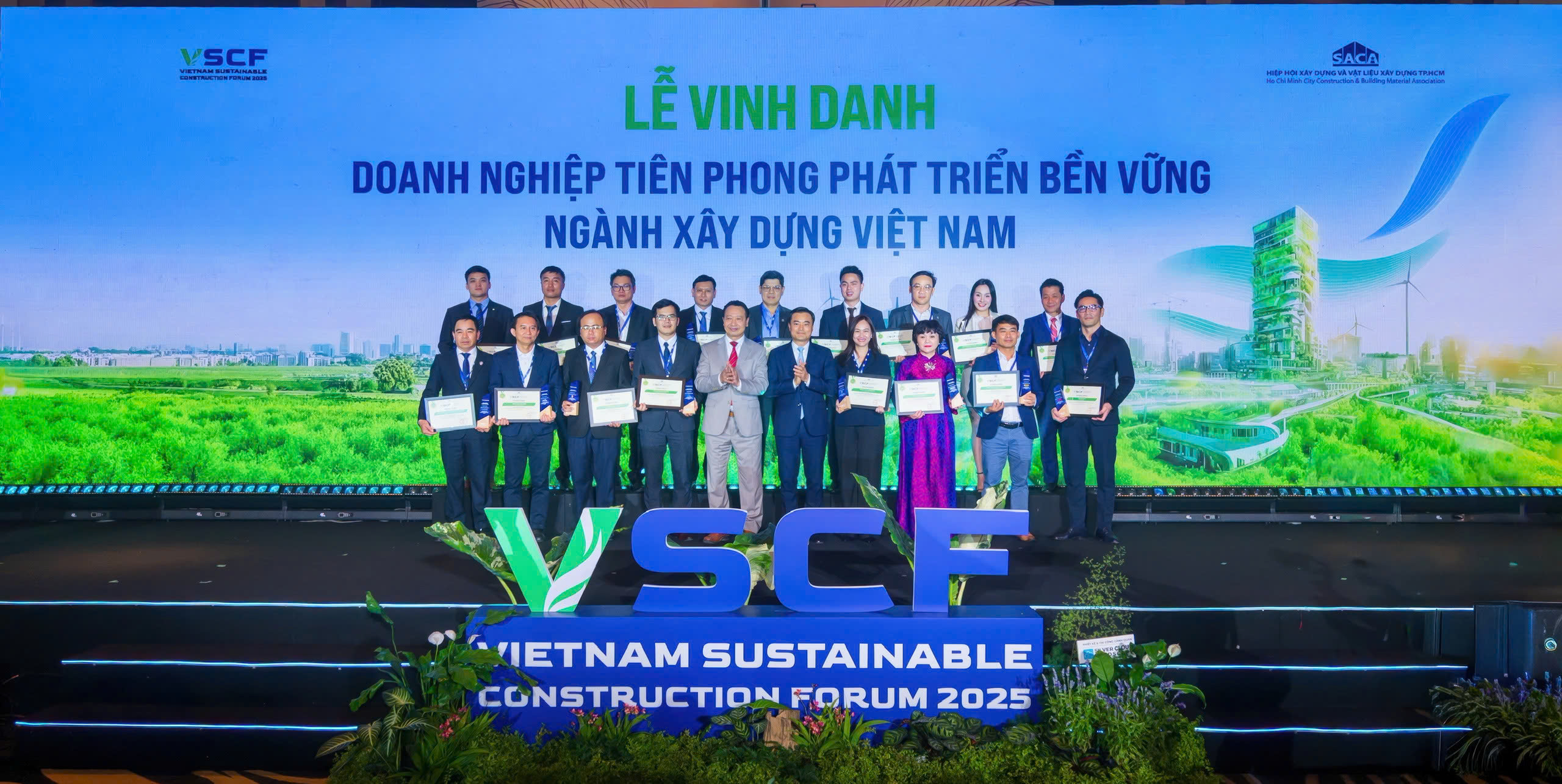 CC1 được vinh danh trong Top 3 doanh nghiệp ph&aacute;t triển bền vững ng&agrave;nh X&acirc;y dựng- Ảnh 1.