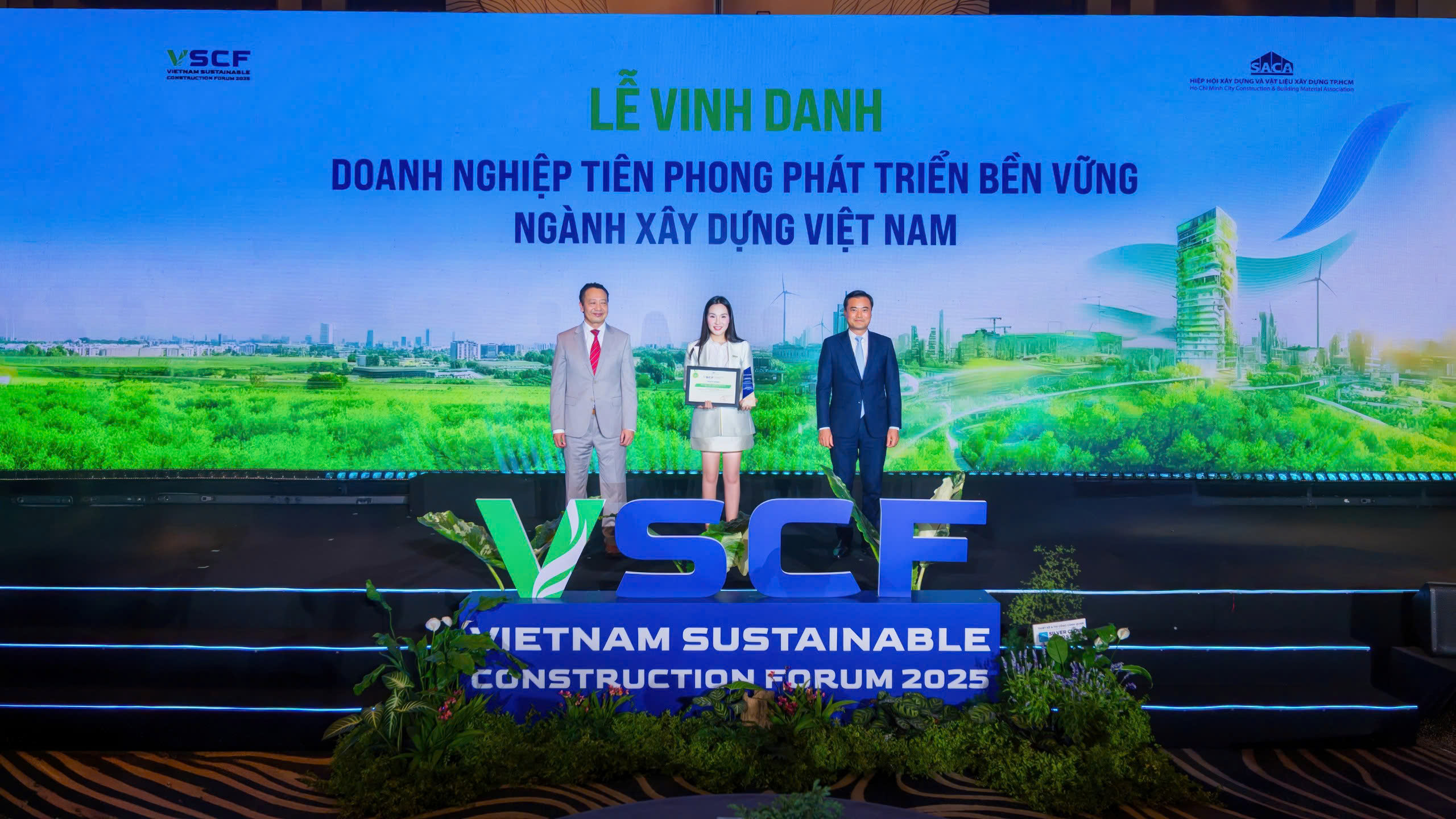 CC1 được vinh danh trong Top 3 doanh nghiệp ph&aacute;t triển bền vững ng&agrave;nh X&acirc;y dựng- Ảnh 2.