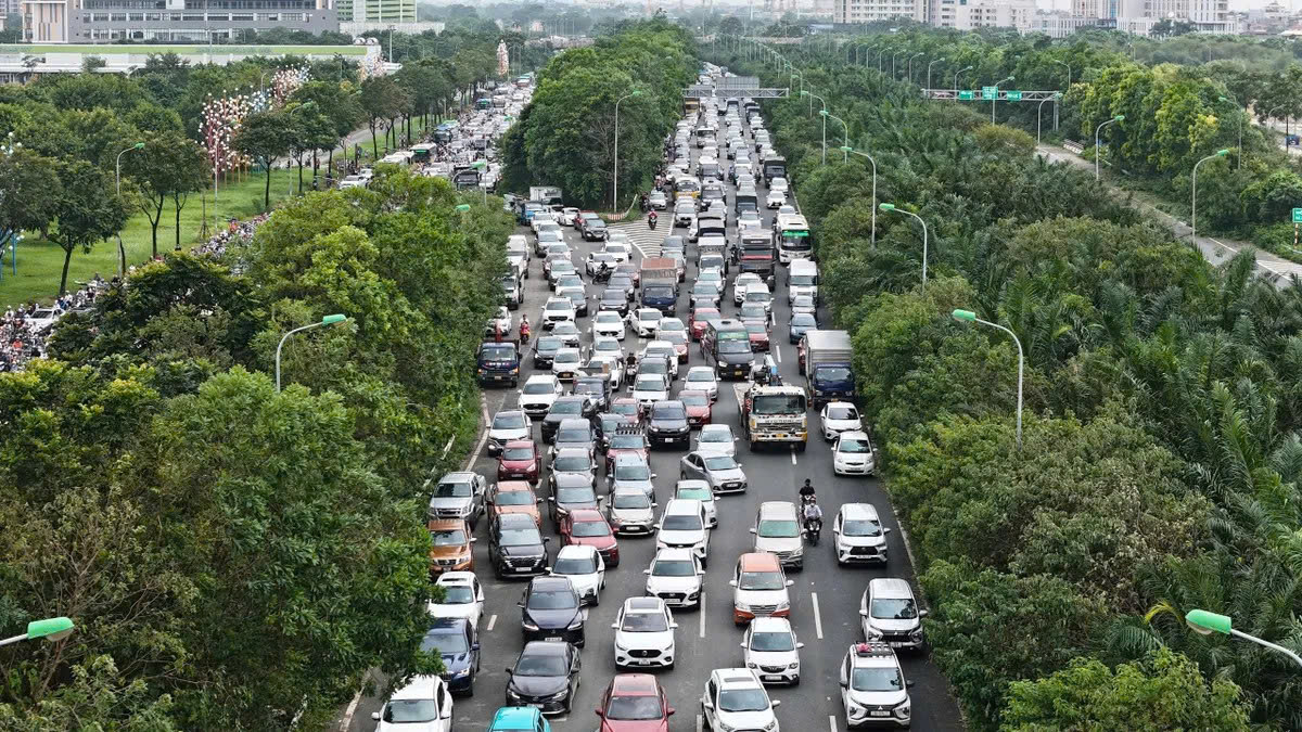 H&agrave; Nội th&iacute; điểm hạn chế xe tải nặng tr&ecirc;n đại lộ Thăng Long v&agrave; QL32 từ 1/1/2026- Ảnh 1.