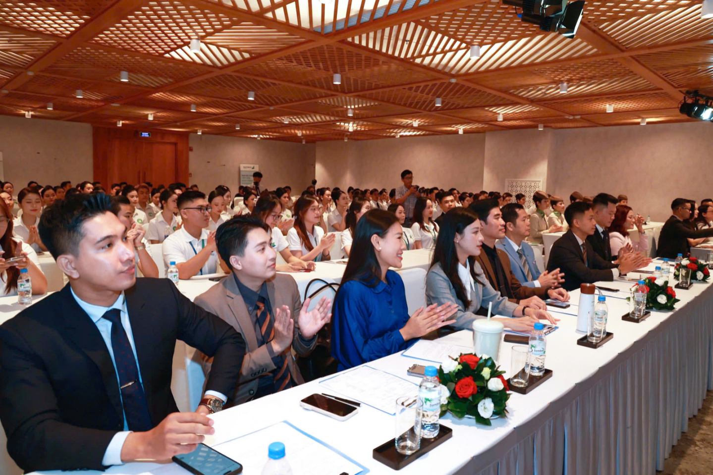 Bamboo Airways khởi động h&agrave;nh tr&igrave;nh tuyển dụng tiếp vi&ecirc;n h&agrave;ng kh&ocirc;ng quy m&ocirc; lớn tại TP.HCM- Ảnh 8.