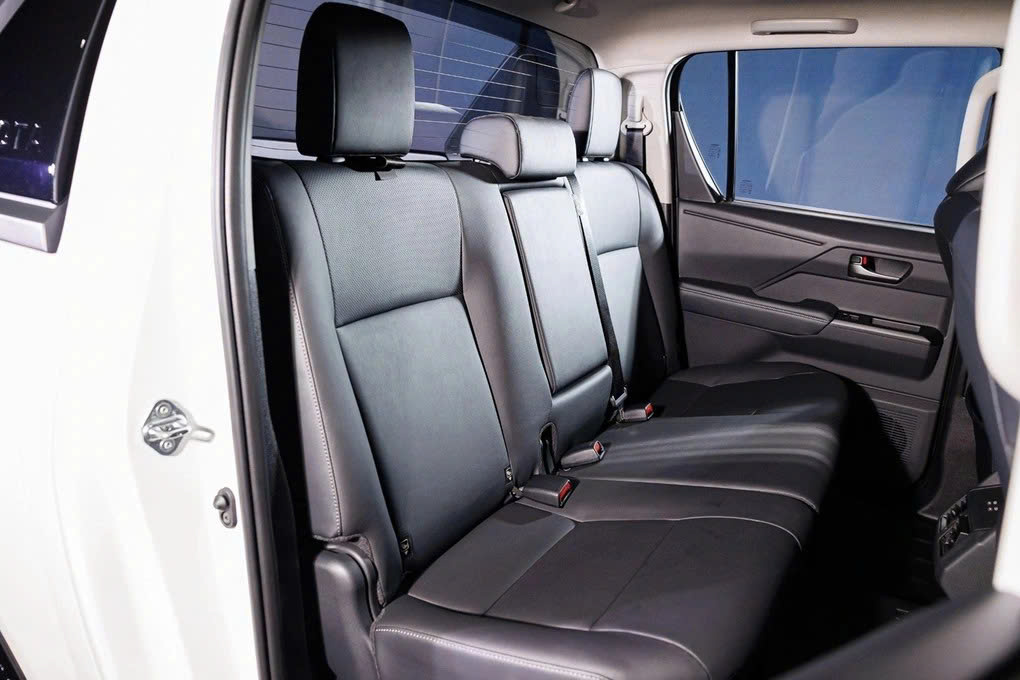 Toyota Hilux 2026 có gì để cạnh tranh với Ford Ranger?- Ảnh 4.