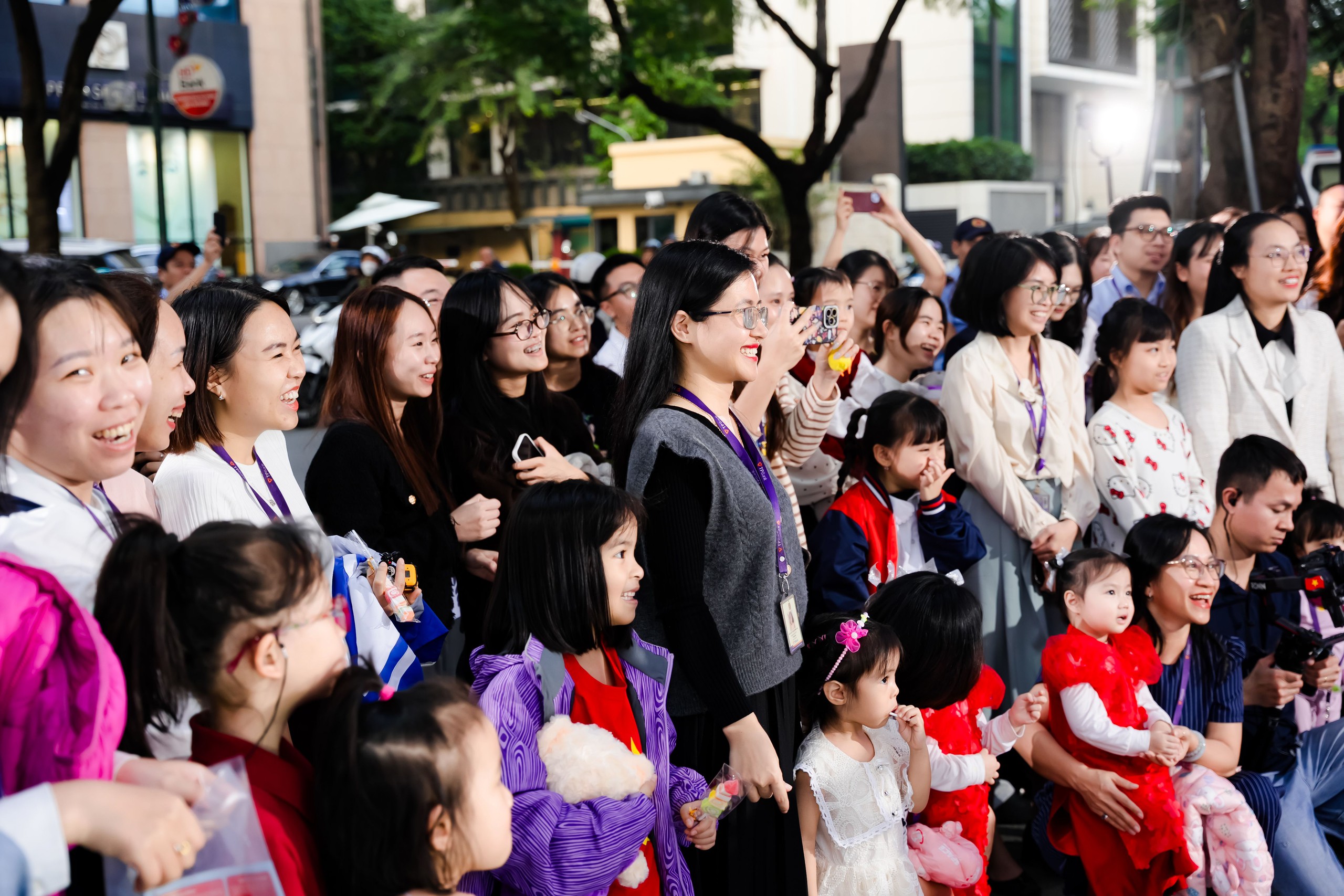 TPBank thắp sáng Giáng sinh bằng trải nghiệm số và những khoảnh khắc gần gũi- Ảnh 2. TPBank thắp sáng Giáng sinh bằng trải nghiệm số và những khoảnh khắc gần gũi- Ảnh 2.