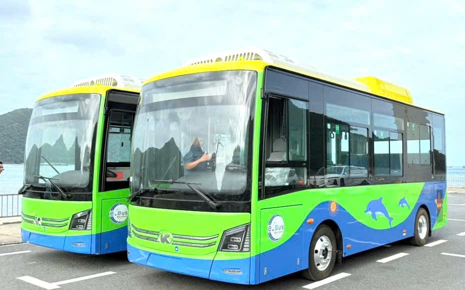 TP.HCM đưa vào khai thác 58 xe buýt điện tuyến 33 và 150- Ảnh 7. TP.HCM khai thác tuyến xe buýt điện công cộng đầu tiên tại đặc khu Côn Đảo