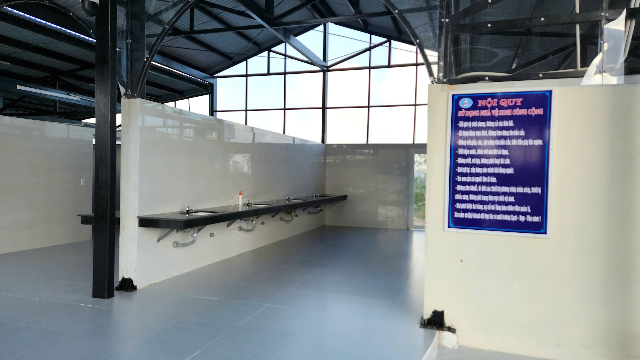 Cận cảnh điểm dừng xe đầu ti&ecirc;n tr&ecirc;n cao tốc Đ&agrave; Nẵng - Quảng Ng&atilde;i- Ảnh 5.