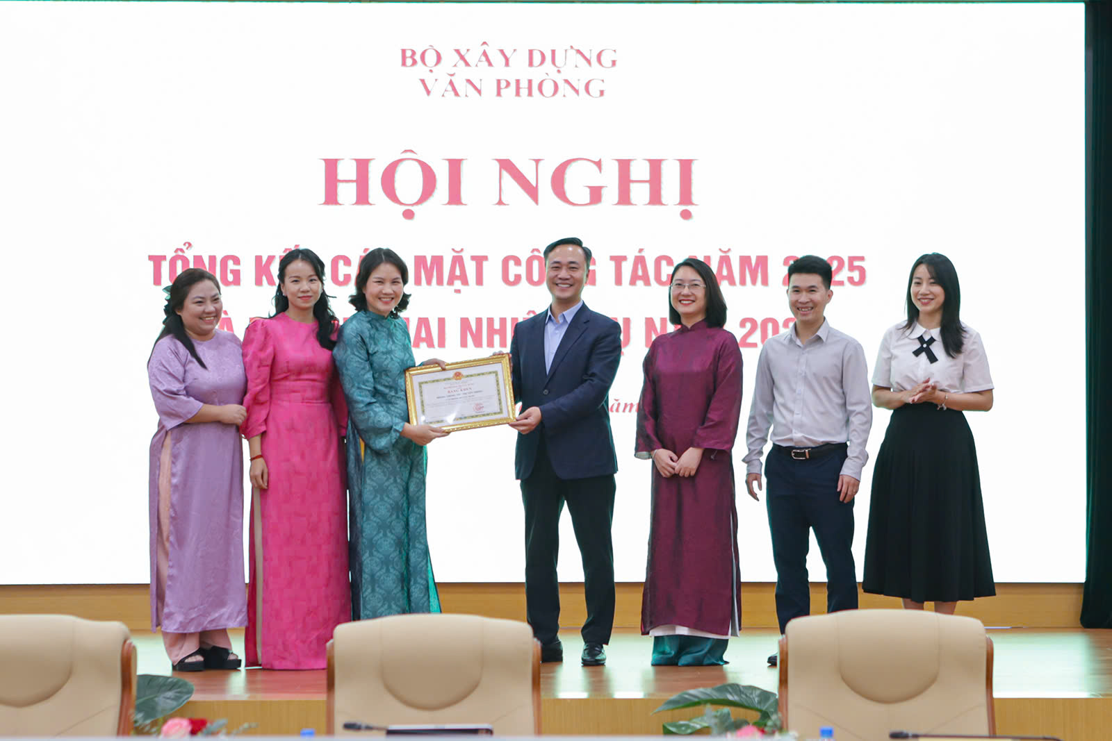 Thứ trưởng Nguyễn Việt H&ugrave;ng: Văn ph&ograve;ng Bộ l&agrave; "trung t&acirc;m điều phối", giữ mạch điều h&agrave;nh- Ảnh 5.