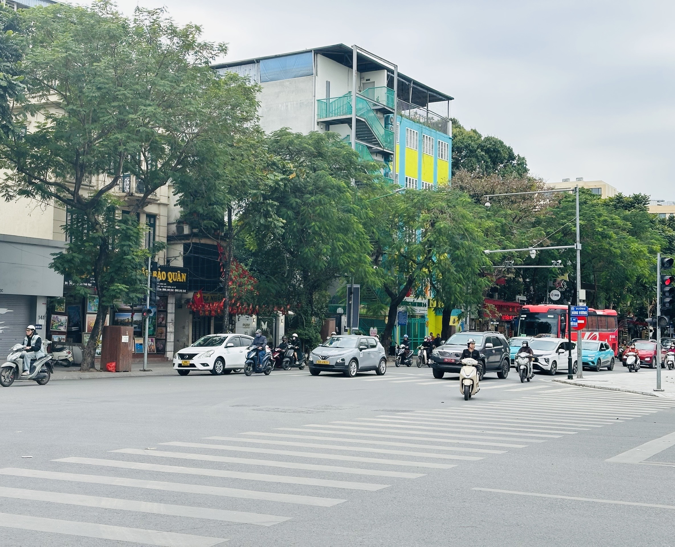 Hà Nội: Camera AI tạo “làn sóng xanh”, xe lưu thông thông suốt, dừng chờ đèn đỏ ngắn hơn- Ảnh 5. Hà Nội: Camera AI tạo “làn sóng xanh”, xe lưu thông thông suốt, dừng chờ đèn đỏ ngắn hơn- Ảnh 5.