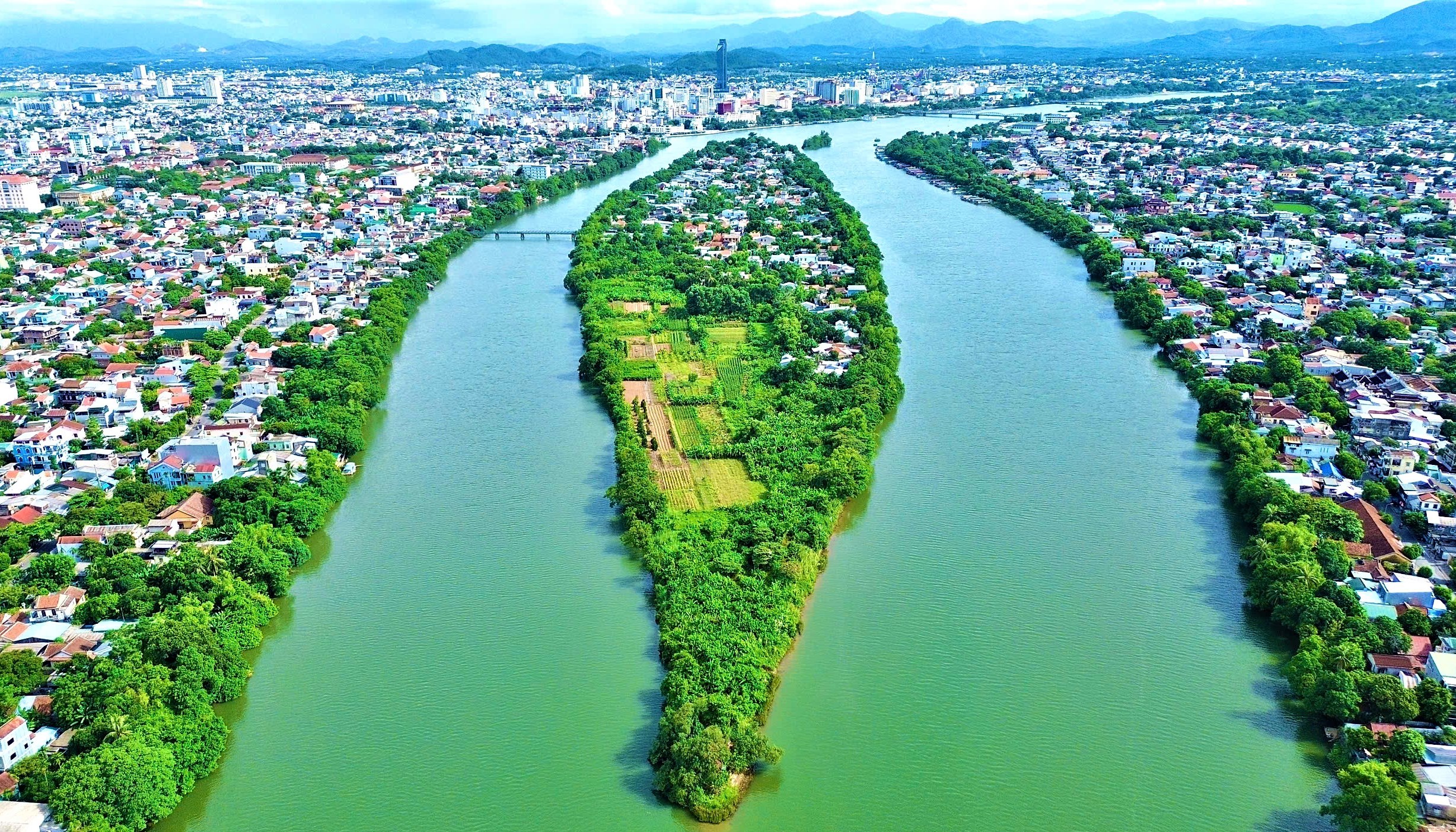 Huế: Đề xuất thi tuyển kiến trúc cầu 2.000 tỷ đồng vượt sông Hương- Ảnh 1. Huế: Đề xuất thi tuyển kiến trúc cầu 2.000 tỷ đồng vượt sông Hương- Ảnh 1.