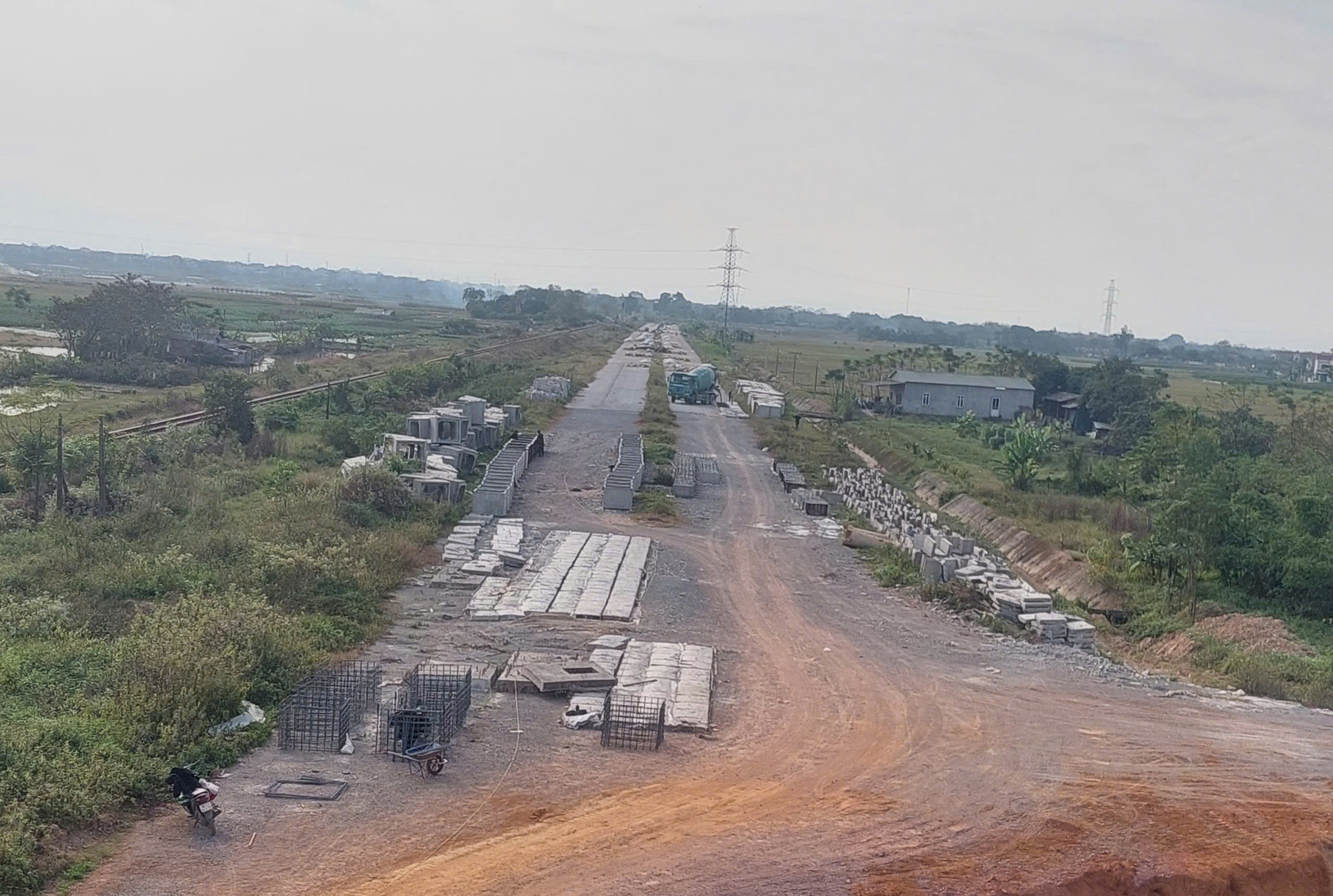 Phú Thọ gỡ vướng giải phóng mặt bằng dự án Đường song song đường sắt Hà Nội - Lào Cai- Ảnh 1. Phú Thọ gỡ vướng giải phóng mặt bằng dự án Đường song song đường sắt Hà Nội - Lào Cai- Ảnh 1.