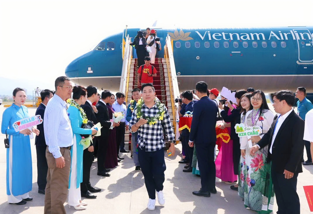Chuyến bay đầu ti&ecirc;n kết nối TP.HCM - Điện Bi&ecirc;n của Vietnam Airlines ch&iacute;nh thức cất c&aacute;nh- Ảnh 6.
