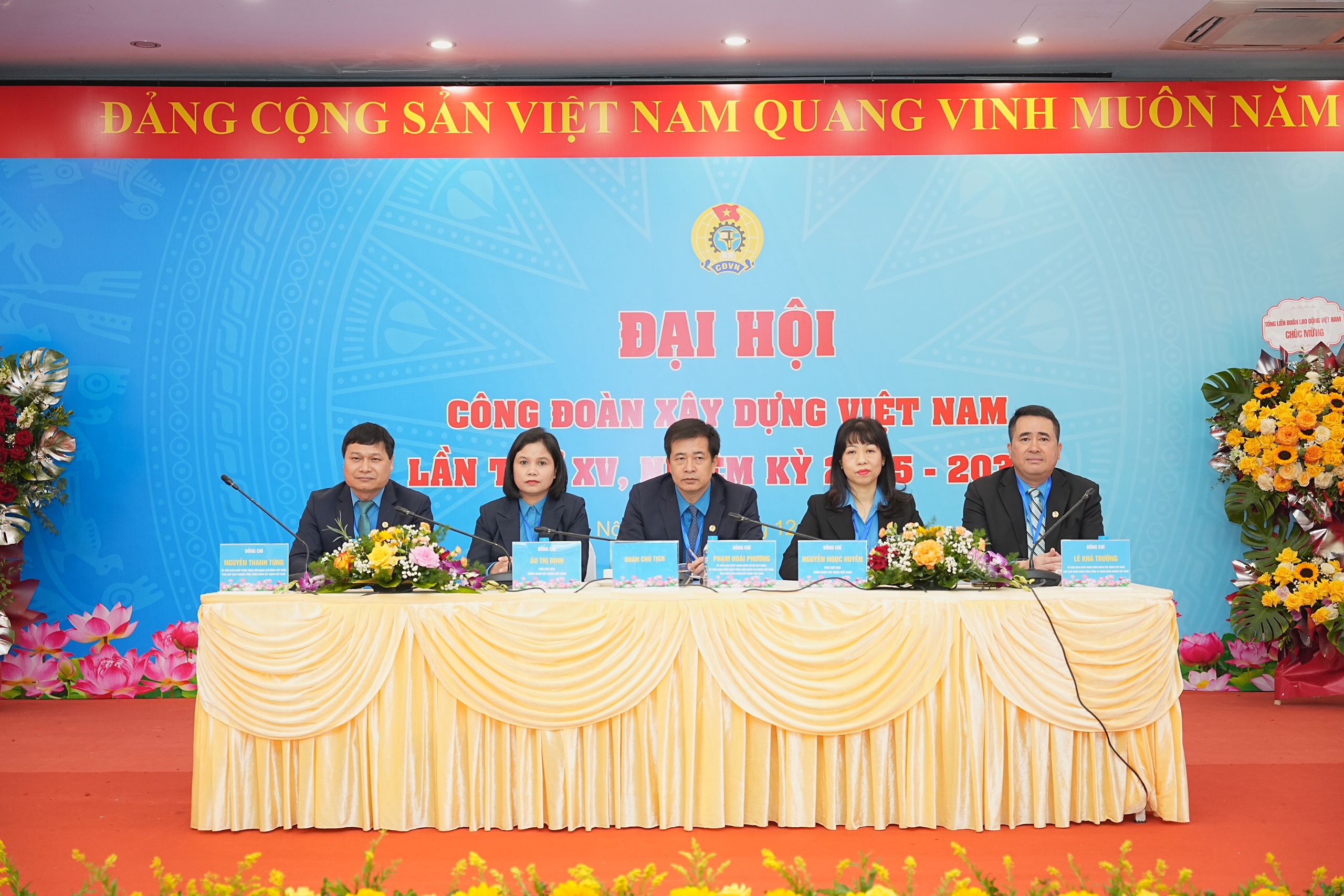 Khai mạc phi&ecirc;n thứ nhất Đại hội C&ocirc;ng đo&agrave;n X&acirc;y dựng Việt Nam lần thứ XV- Ảnh 1.