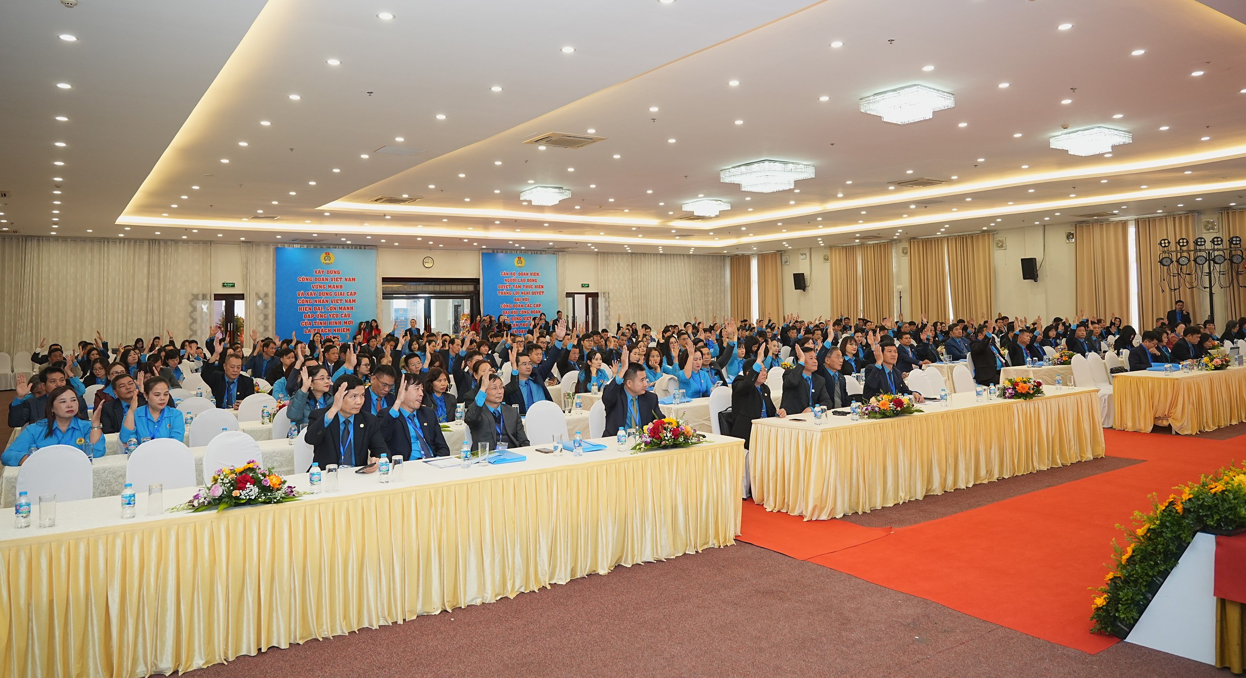 Khai mạc phi&ecirc;n thứ nhất Đại hội C&ocirc;ng đo&agrave;n X&acirc;y dựng Việt Nam lần thứ XV- Ảnh 2.