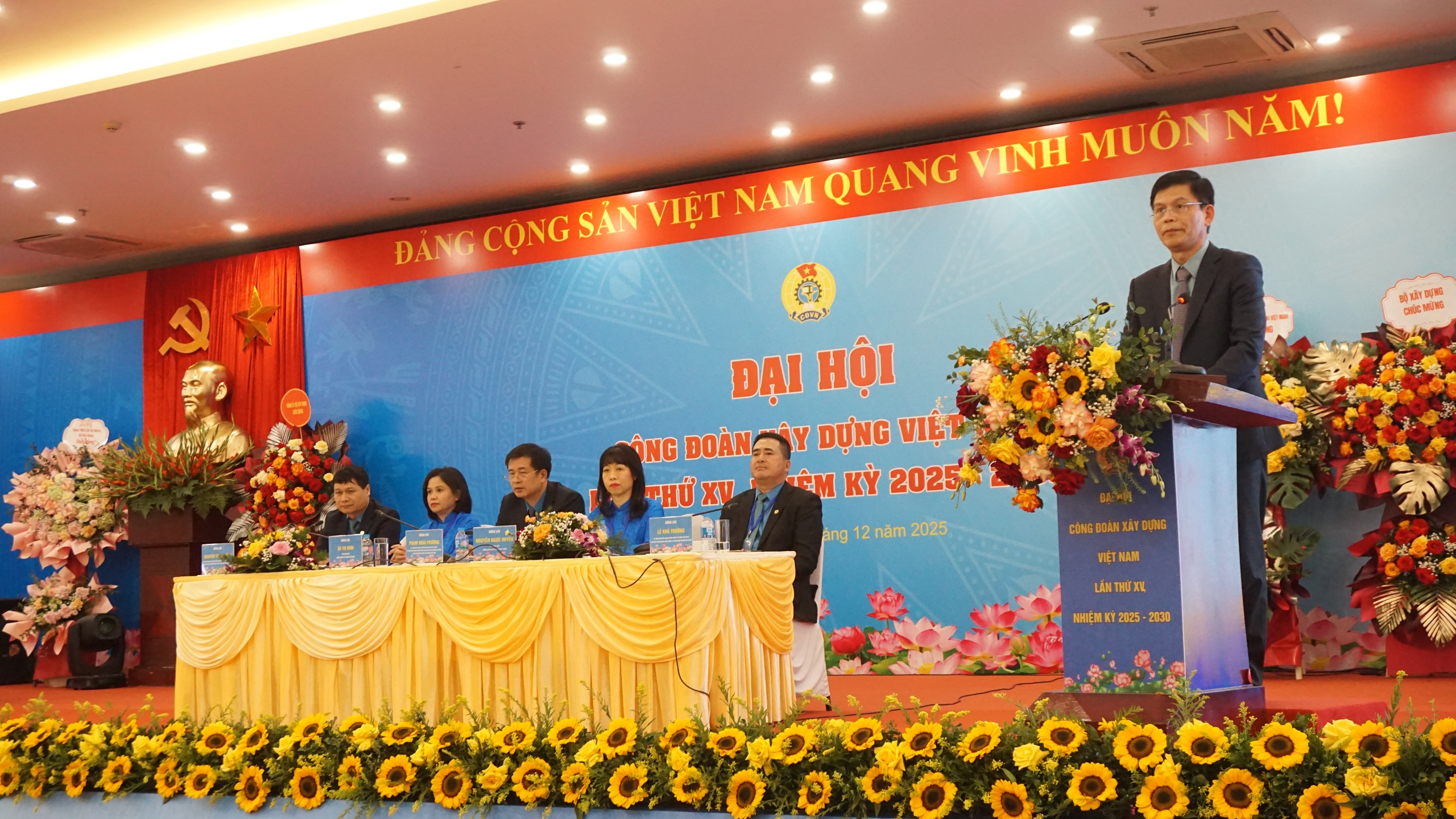 Đại hội XV C&ocirc;ng đo&agrave;n X&acirc;y dựng VN: Hội tụ sức mạnh, tinh thần s&aacute;ng tạo của người lao động- Ảnh 1.