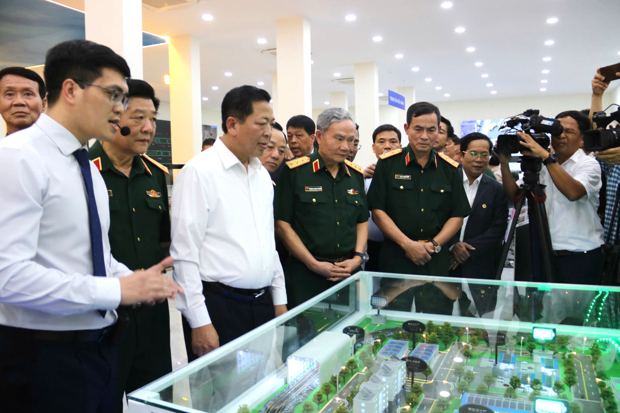 Bộ trưởng Trần Hồng Minh: Ph&ograve;ng m&ocirc; phỏng l&agrave; bước đột ph&aacute; đ&agrave;o tạo nh&acirc;n lực đường sắt- Ảnh 6.