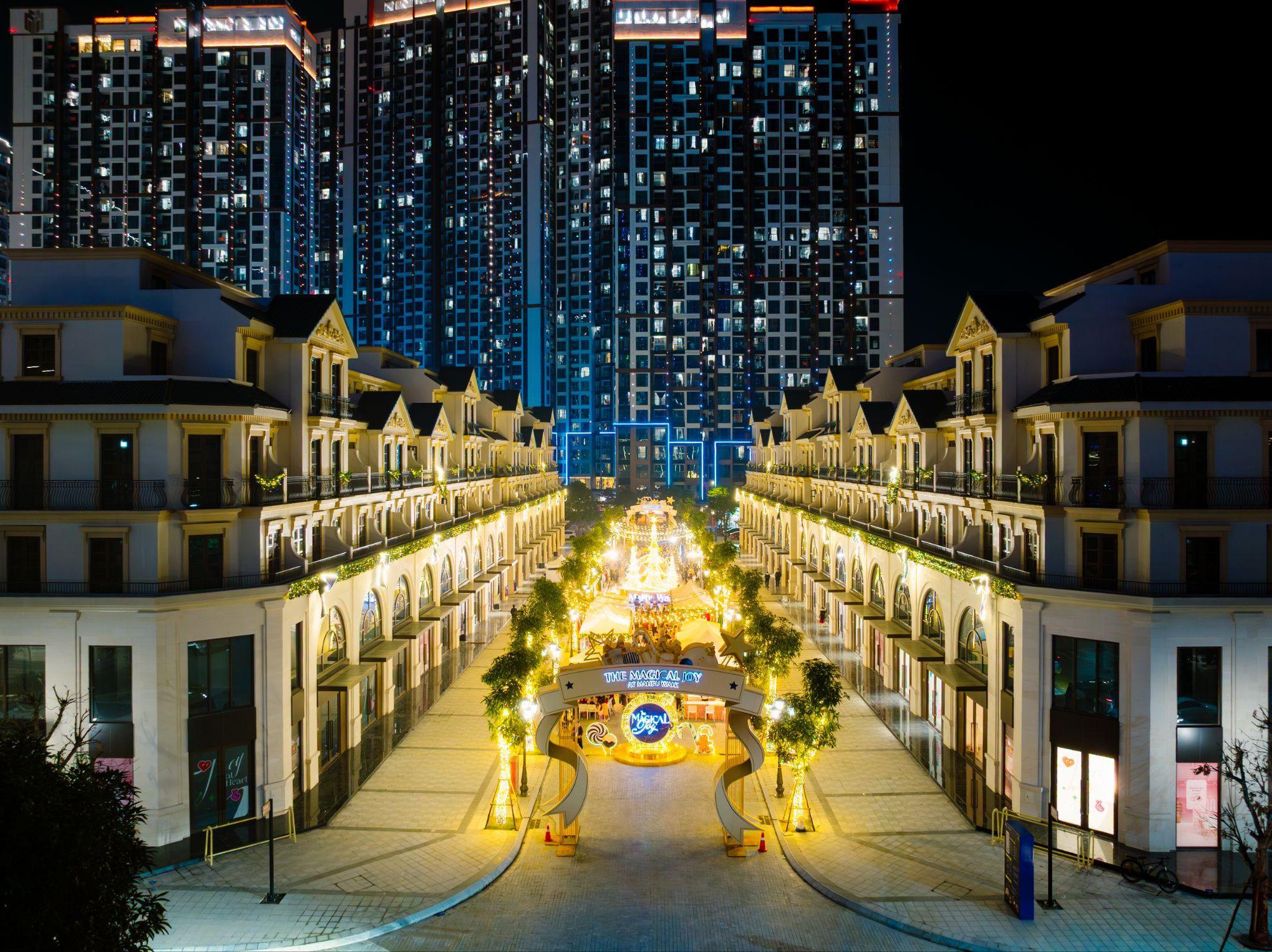 H&agrave;ng ng&agrave;n du kh&aacute;ch đổ về Malibu Walk - trung t&acirc;m Ocean Park 1 dịp Noel 2025- Ảnh 1.