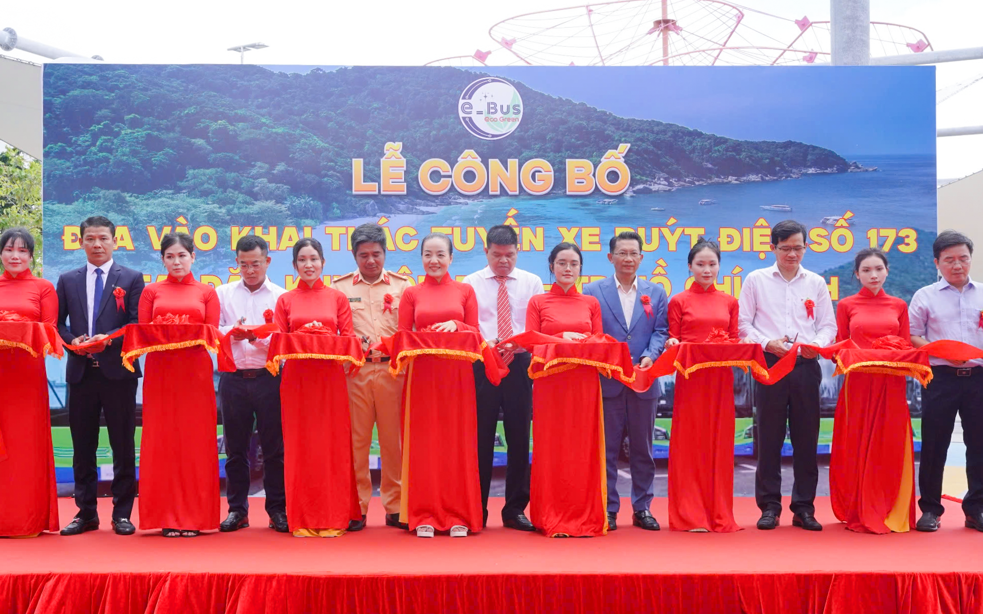 Kim Long Motor chung tay c&ugrave;ng Tập đo&agrave;n C&ocirc;n Đảo triển khai 38 xe bu&yacute;t 'xanh' tại C&ocirc;n Đảo