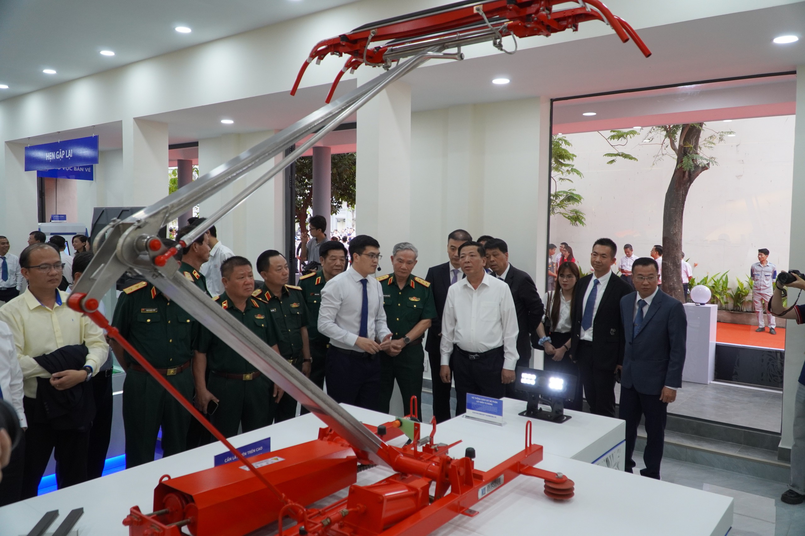 Bộ trưởng Trần Hồng Minh: Ph&ograve;ng m&ocirc; phỏng l&agrave; bước đột ph&aacute; đ&agrave;o tạo nh&acirc;n lực đường sắt- Ảnh 10.