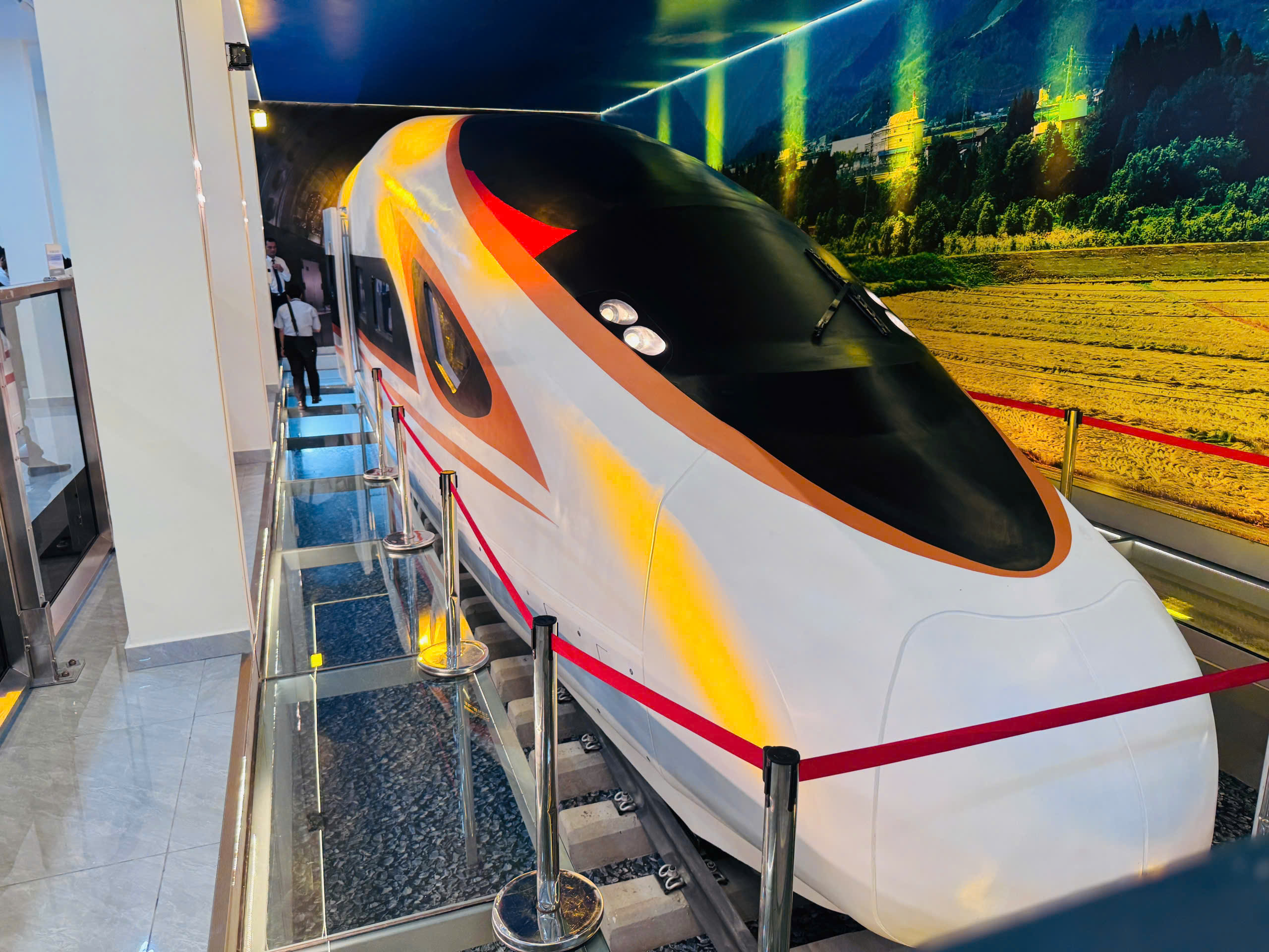 Bộ trưởng Trần Hồng Minh: Ph&ograve;ng m&ocirc; phỏng l&agrave; bước đột ph&aacute; đ&agrave;o tạo nh&acirc;n lực đường sắt- Ảnh 11.