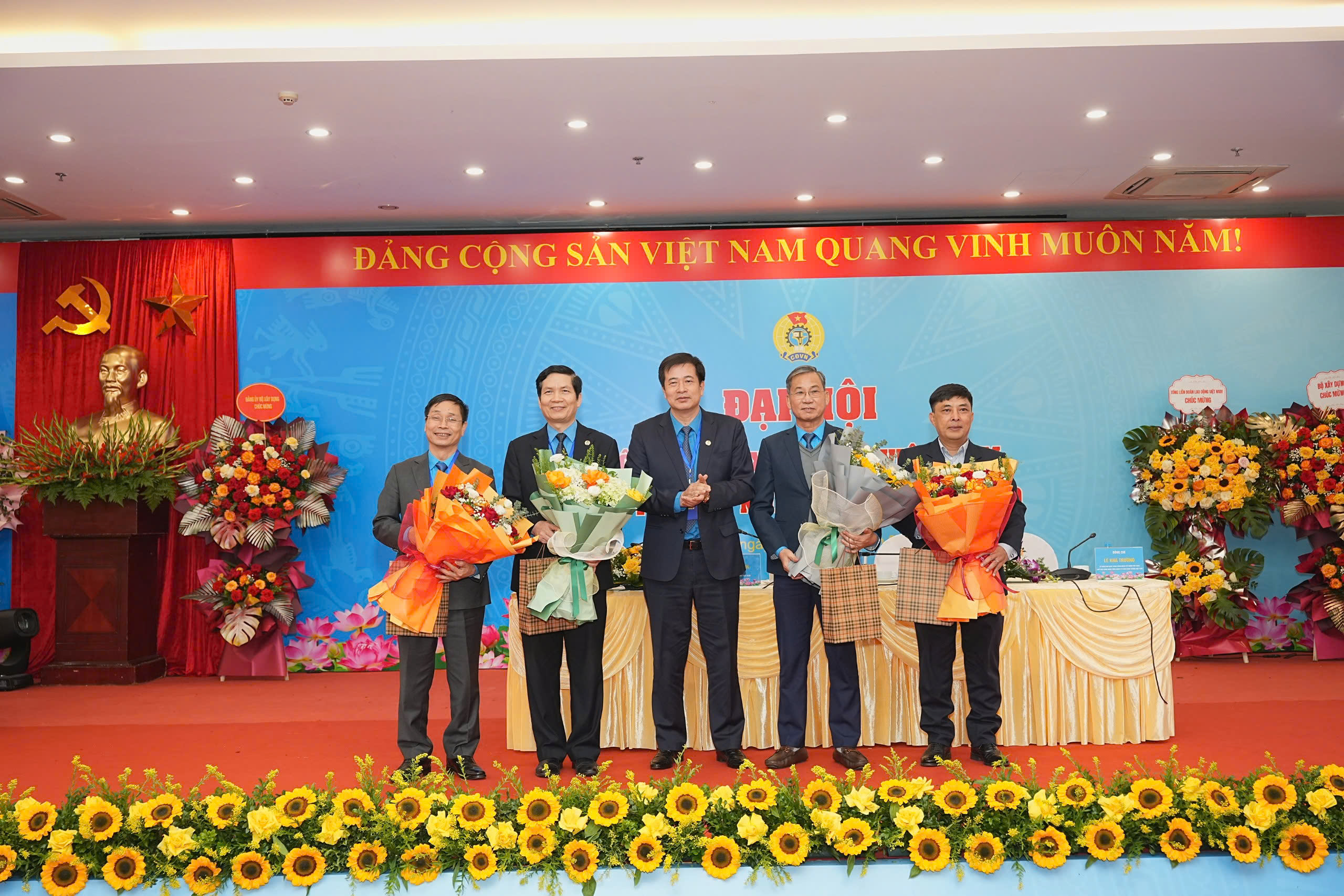 Đại hội XV C&ocirc;ng đo&agrave;n X&acirc;y dựng VN: Hội tụ sức mạnh, tinh thần s&aacute;ng tạo của người lao động- Ảnh 6.