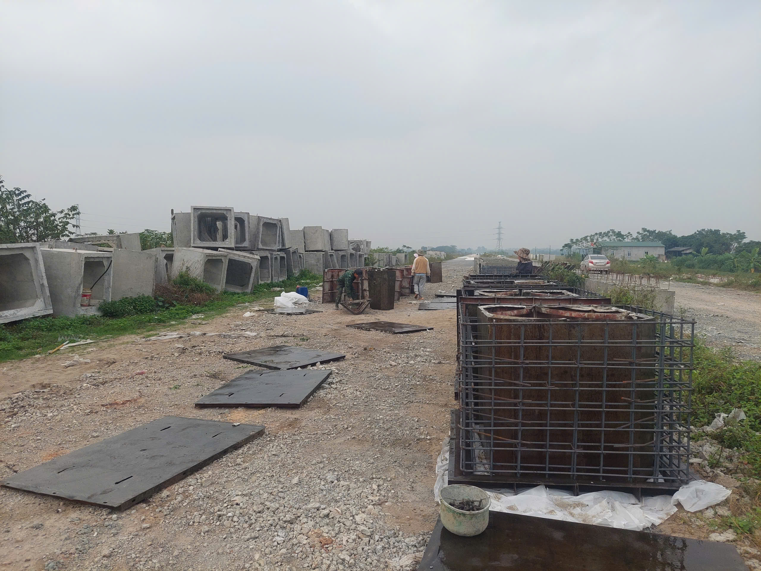 Phú Thọ gỡ vướng giải phóng mặt bằng dự án Đường song song đường sắt Hà Nội - Lào Cai- Ảnh 4. Phú Thọ gỡ vướng giải phóng mặt bằng dự án Đường song song đường sắt Hà Nội - Lào Cai- Ảnh 4.