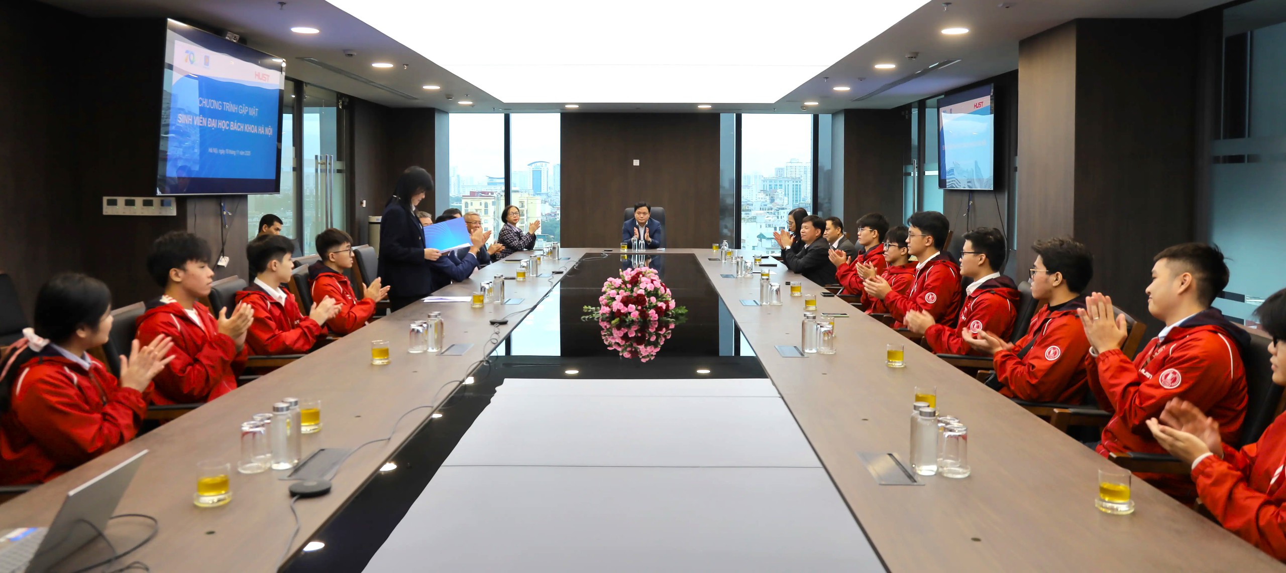 Petrolimex tiếp sức tri thức, đồng h&agrave;nh c&ugrave;ng sinh vi&ecirc;n Đại học B&aacute;ch Khoa- Ảnh 8.