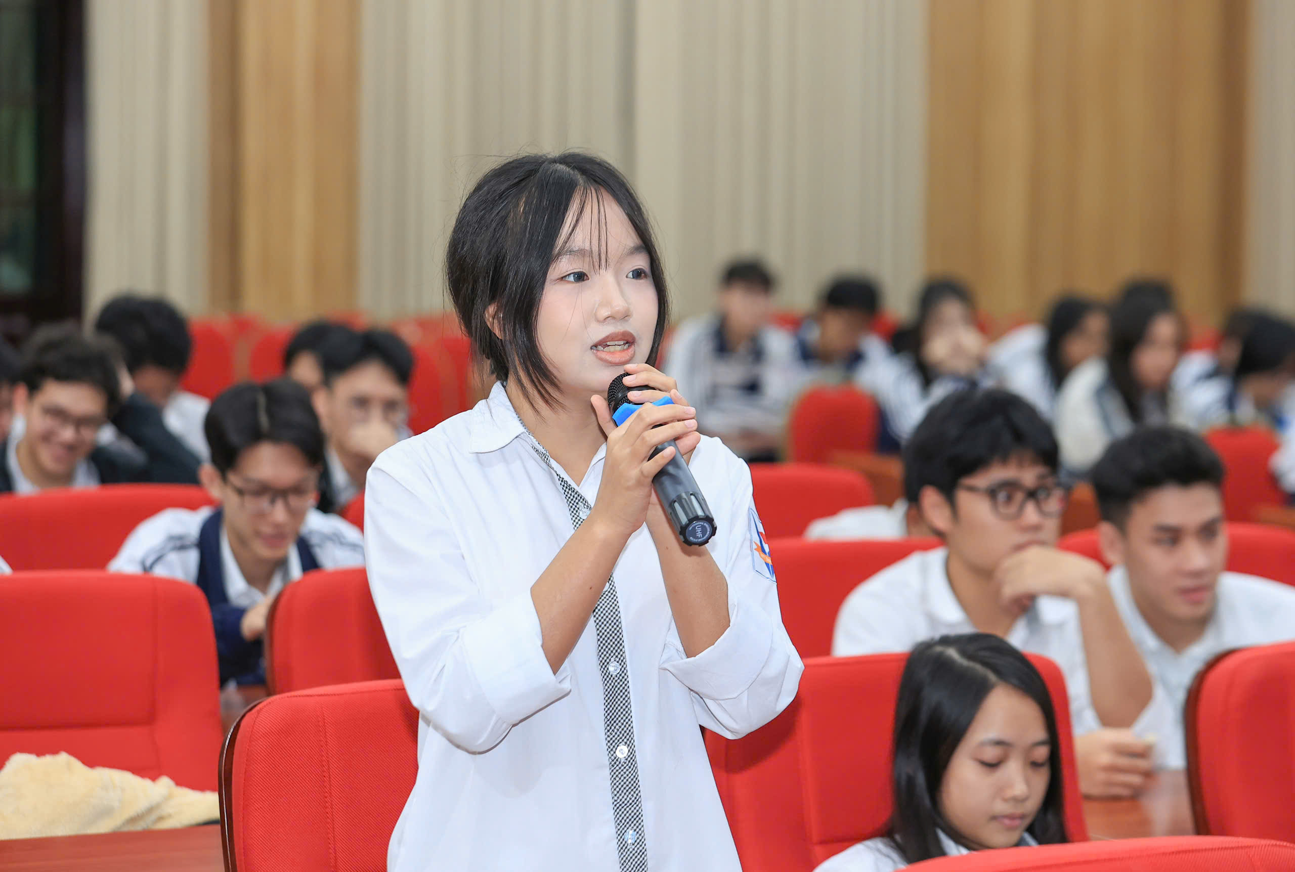 Học sinh mong muốn được học an to&agrave;n giao th&ocirc;ng bằng trải nghiệm thực tế- Ảnh 1.