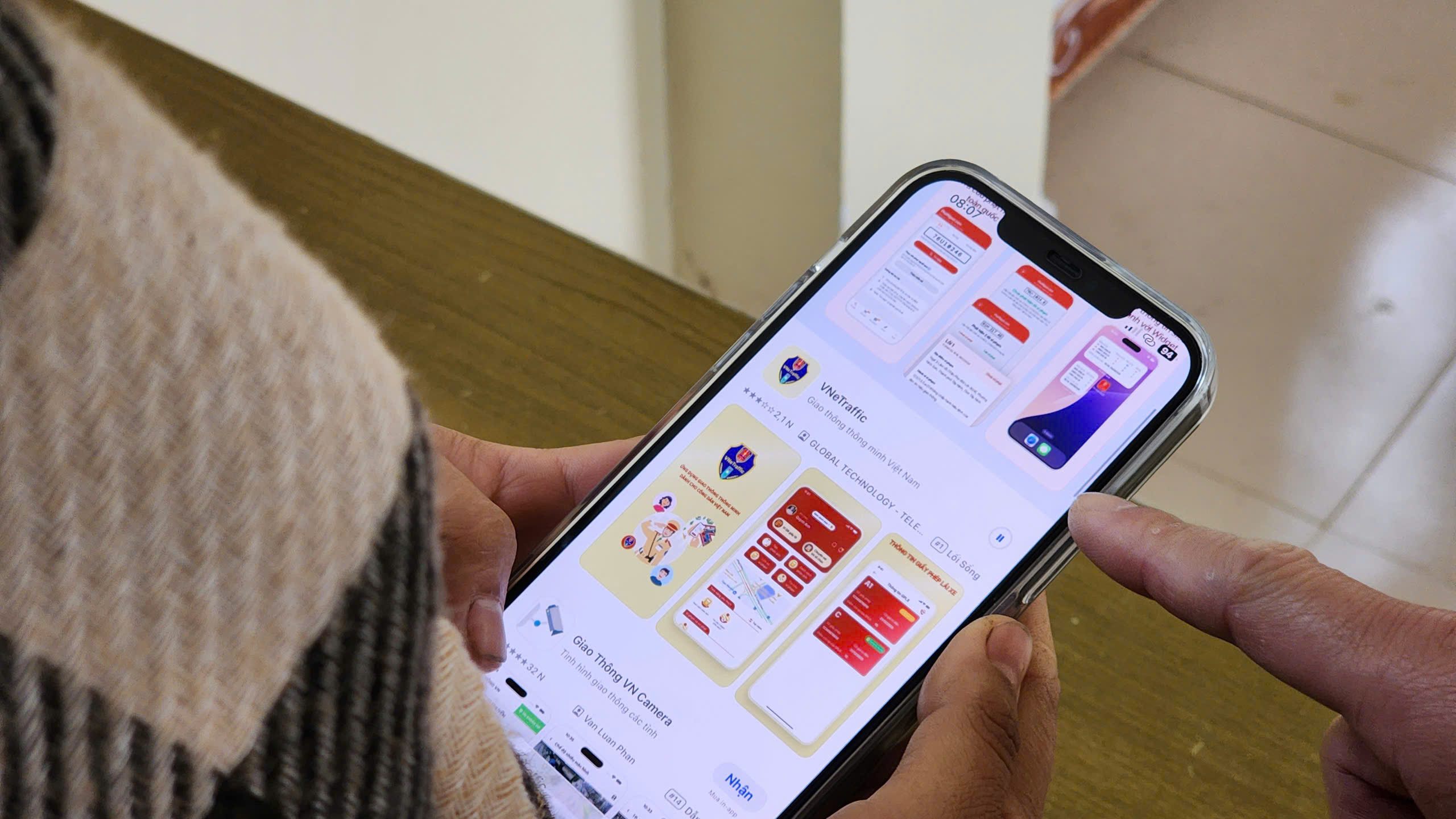 Cảnh sát giao thông Sơn La tận tình, thí sinh phấn khởi khi sát hạch giấy phép lái xe- Ảnh 4. Cảnh sát giao thông Sơn La tận tình, thí sinh phấn khởi khi sát hạch giấy phép lái xe- Ảnh 4.