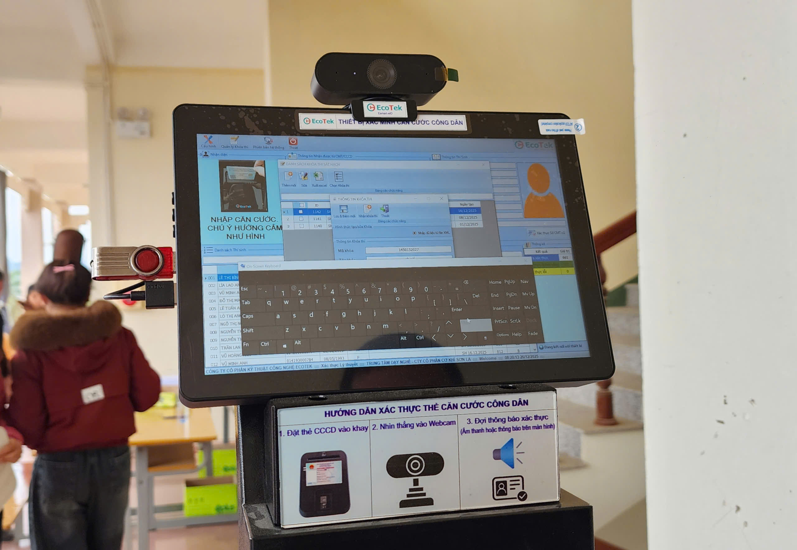 Cảnh sát giao thông Sơn La tận tình, thí sinh phấn khởi khi sát hạch giấy phép lái xe- Ảnh 7. Cảnh sát giao thông Sơn La tận tình, thí sinh phấn khởi khi sát hạch giấy phép lái xe- Ảnh 7.