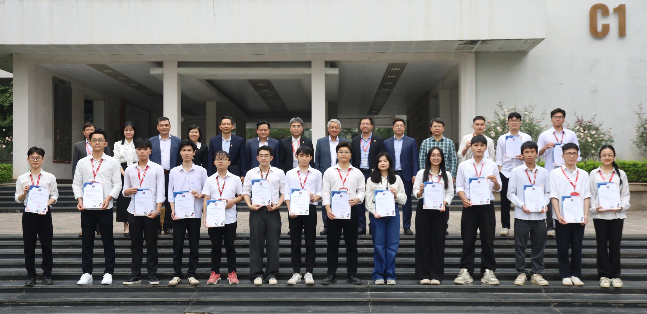 Petrolimex tiếp sức tri thức, đồng h&agrave;nh c&ugrave;ng sinh vi&ecirc;n Đại học B&aacute;ch Khoa- Ảnh 7.