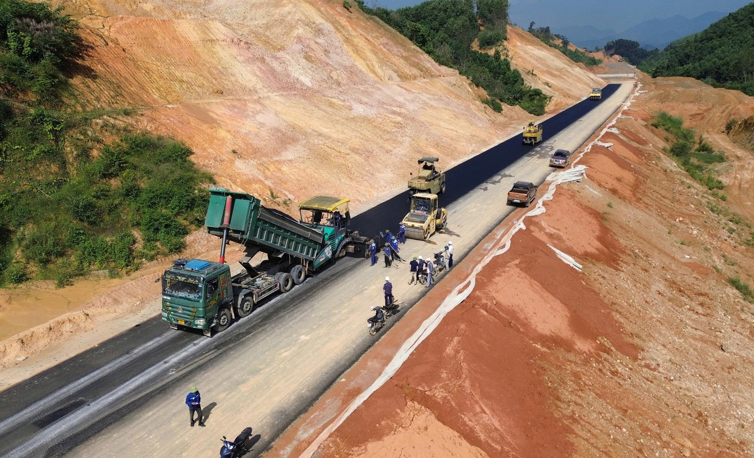 Dời mốc ho&agrave;n th&agrave;nh dự &aacute;n đường Hồ Ch&iacute; Minh qua Tuy&ecirc;n Quang, Th&aacute;i Nguy&ecirc;n sang năm 2026- Ảnh 1.