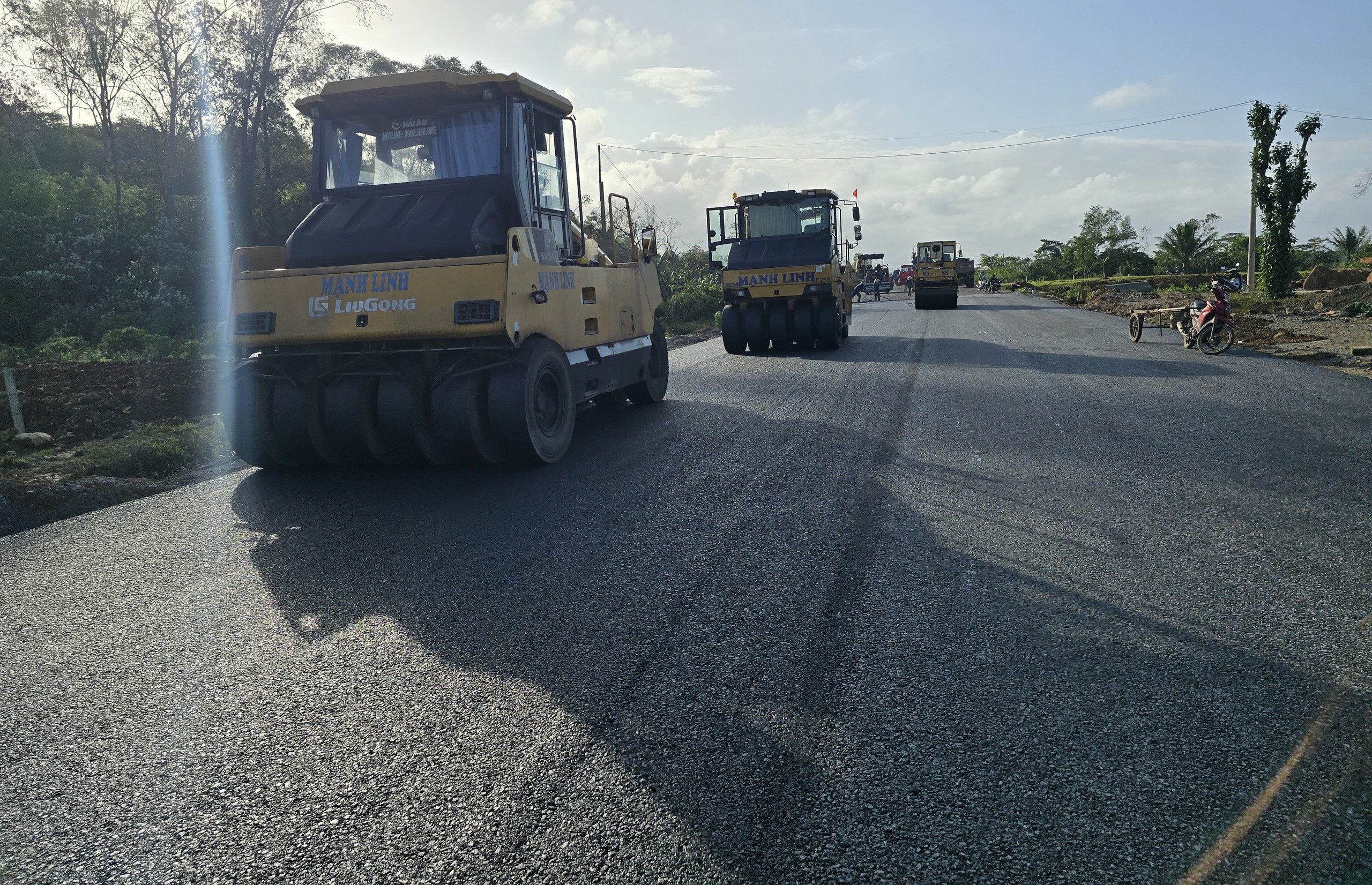 Trời tạnh ráo, nhà thầu đẩy nhanh tiến độ dự án hơn 415 tỷ đồng ở Quảng Trị- Ảnh 11. Trời tạnh ráo, nhà thầu đẩy nhanh tiến độ dự án hơn 415 tỷ đồng ở Quảng Trị- Ảnh 11.